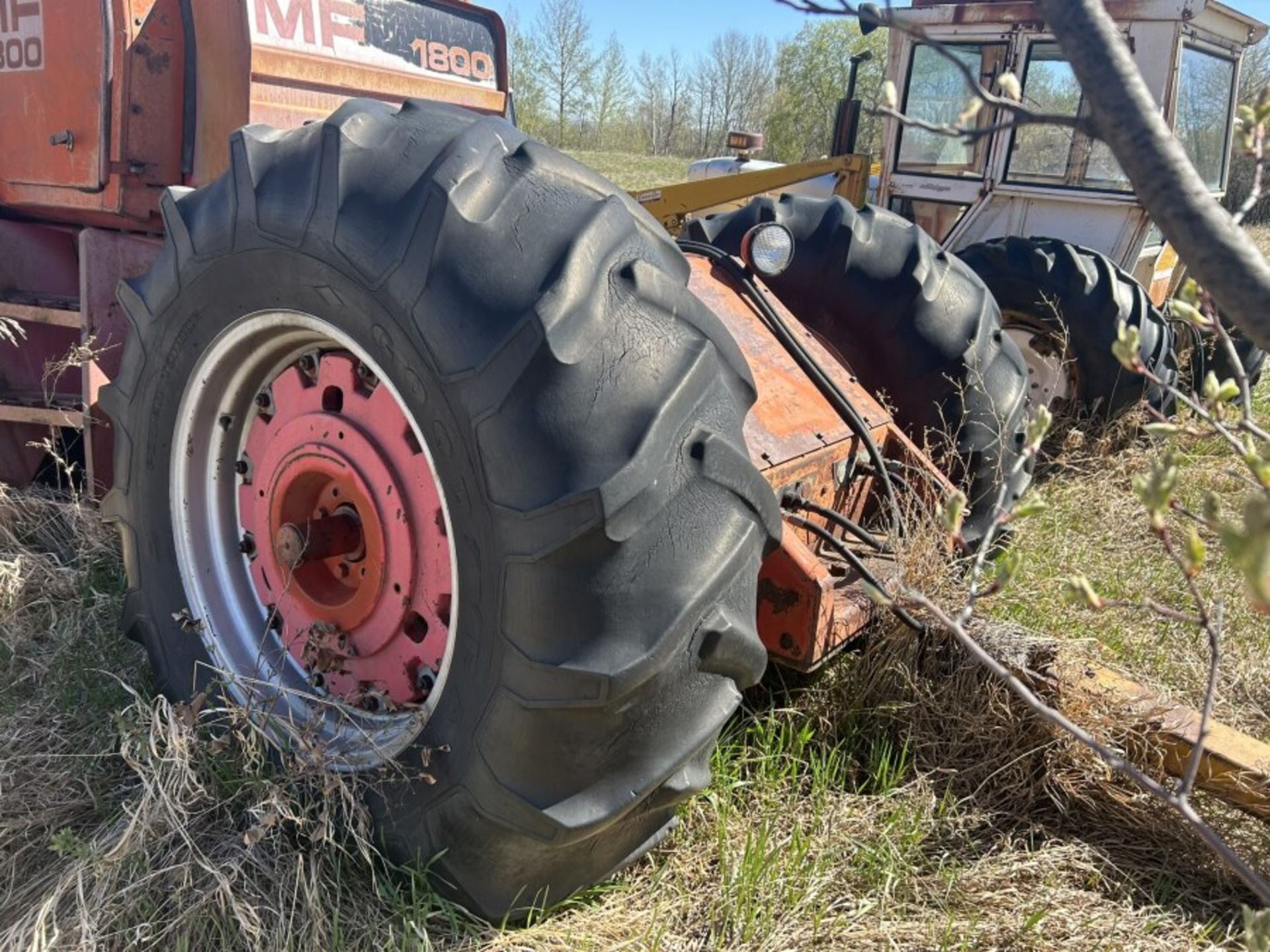 MF 1800 4X4 TRACTOR W/DOZER, 3160 CAT ENGINE, 12 FT DOZER, 23.1X34 SINGLE RUBBER 4,815 HR SHOWING ( - Image 5 of 15