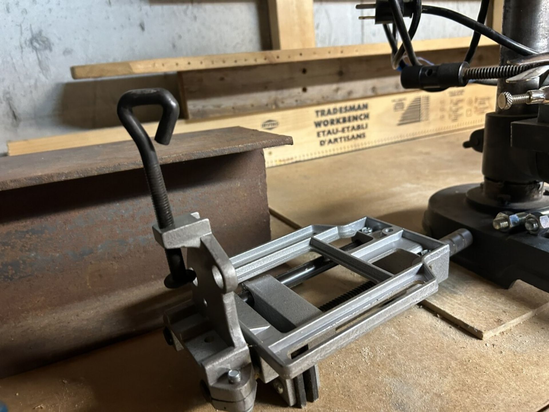 3 1/2 SWIVEL ADJUSTABLE BENCH VISE W/ PORTABLE VISE - Image 6 of 6