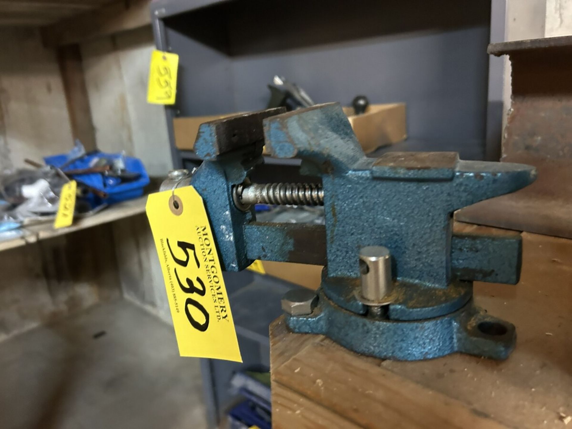 3 1/2 SWIVEL ADJUSTABLE BENCH VISE W/ PORTABLE VISE - Image 2 of 6