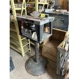 BLACK & DECKER ROUTER AND TABLE ON PEDESTAL