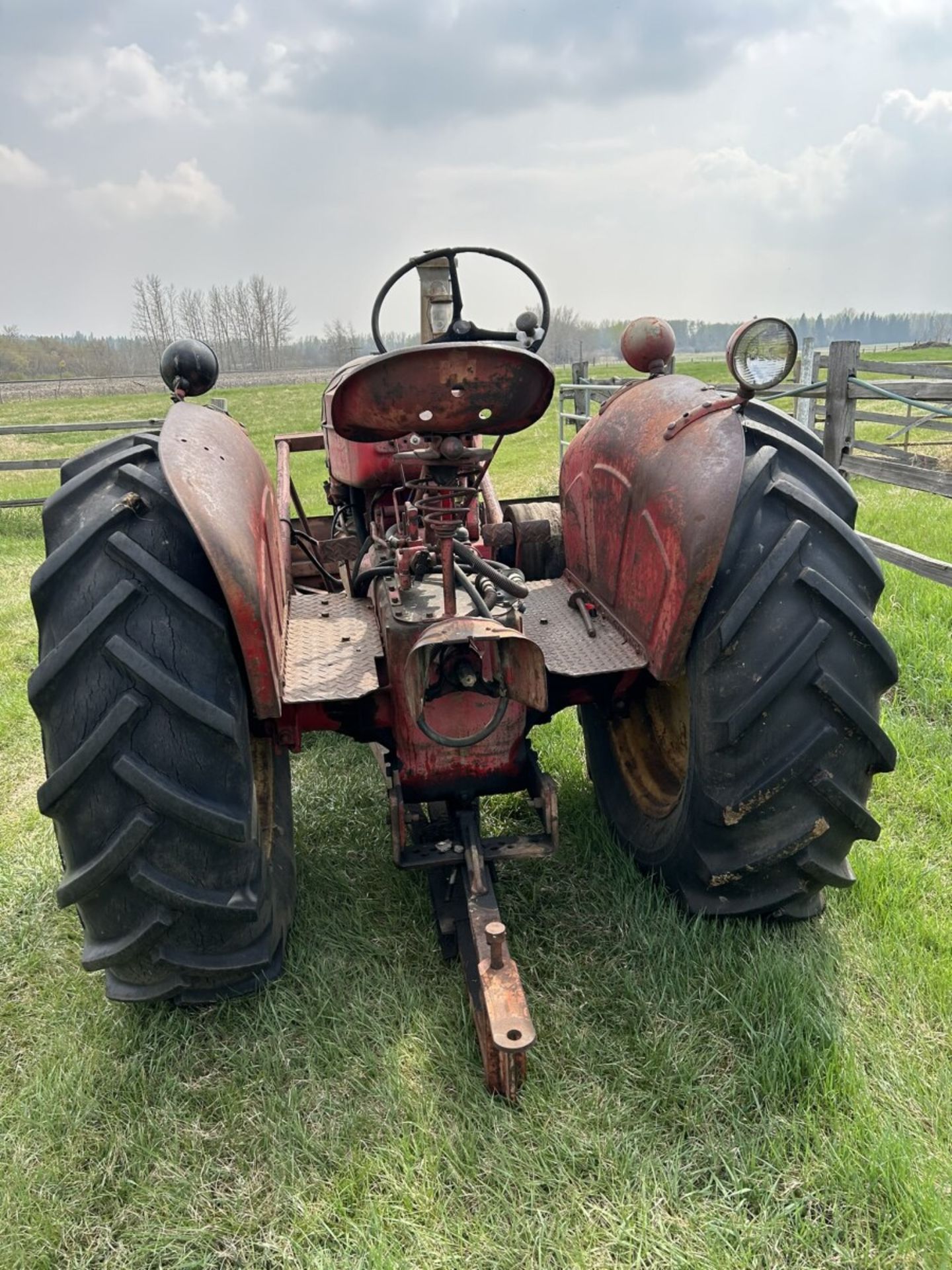 MASSEY HARRIS 44G TRACTOR S/N 4842W/ 7 FT DOZER BLADE - RUNNING - Image 3 of 17