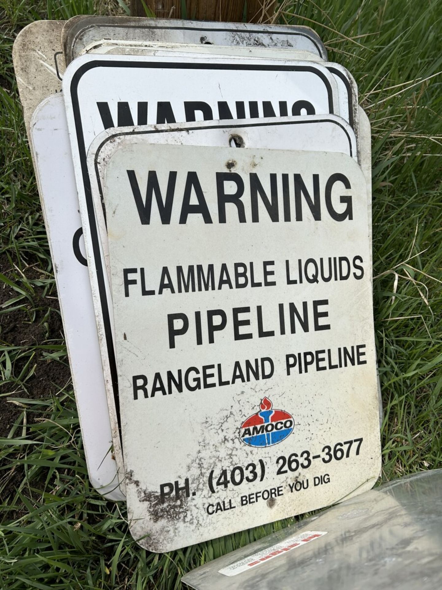 L/O AMOCO PIPELINE WARNING SIGNS - Image 5 of 7