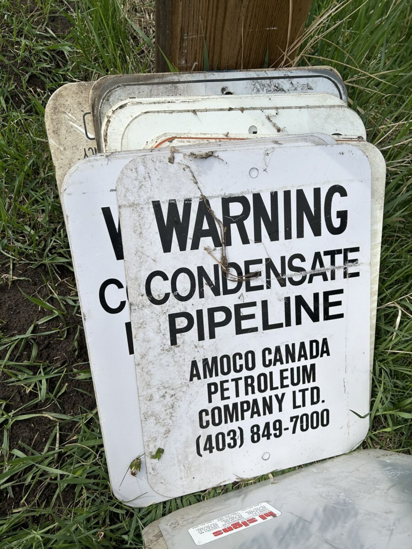 L/O AMOCO PIPELINE WARNING SIGNS - Image 6 of 7