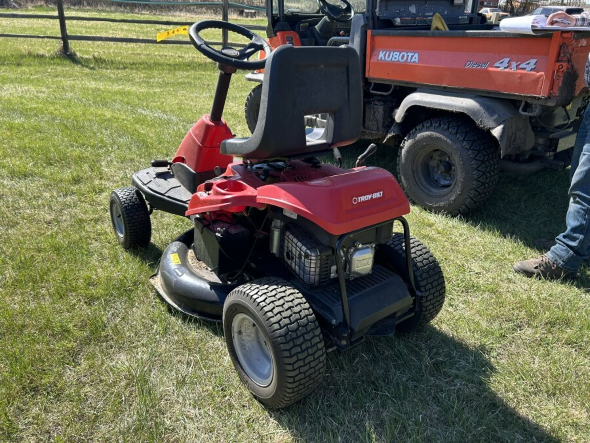 TROY-BILT TB-30 RIDE ON LAWN MOWER S/N 1A187B20040 - Image 4 of 5