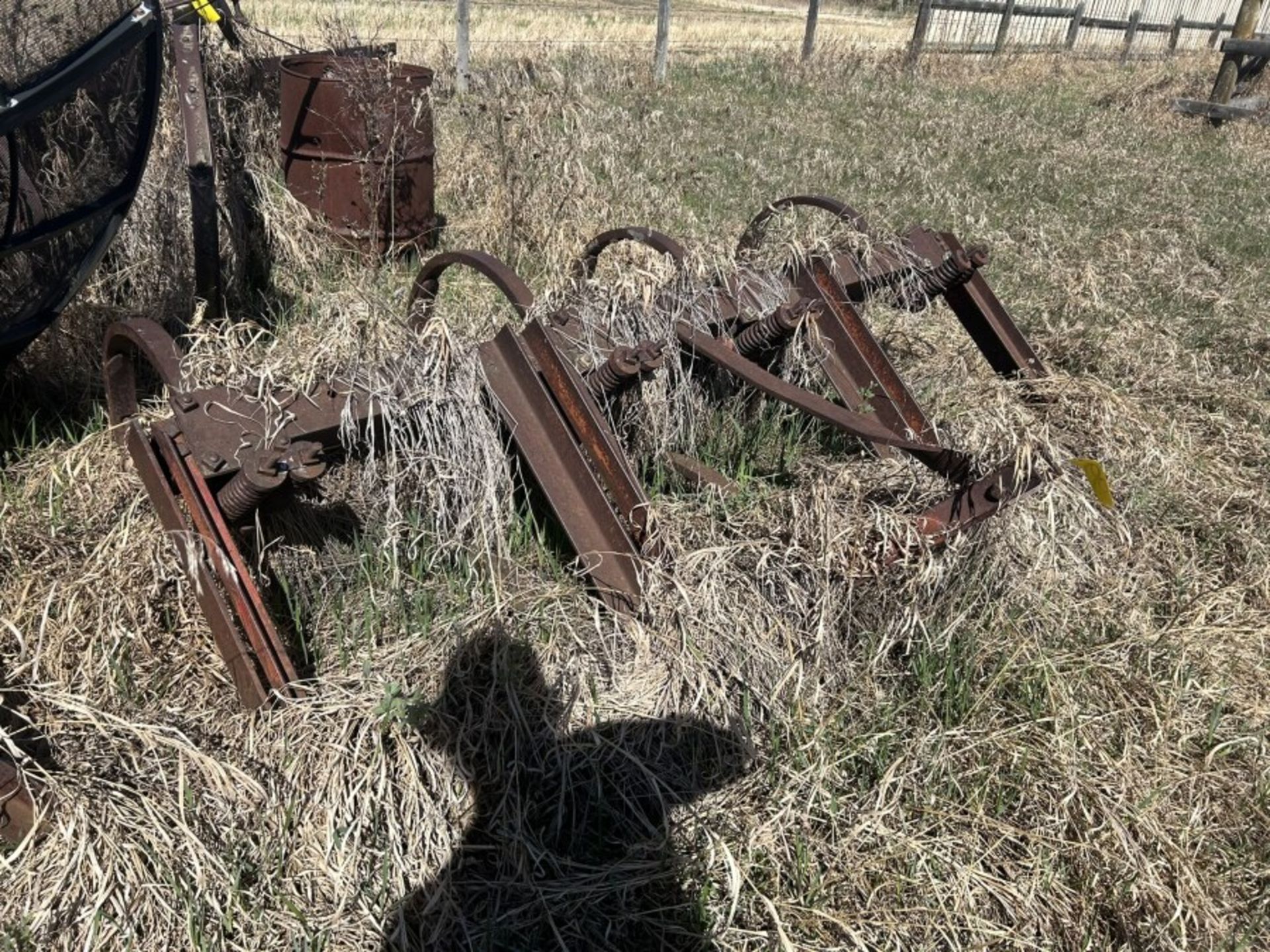 8 FT 3-PT CULTIVATOR - LOCATED 22 KM EAST OF PONOKA - Image 4 of 4