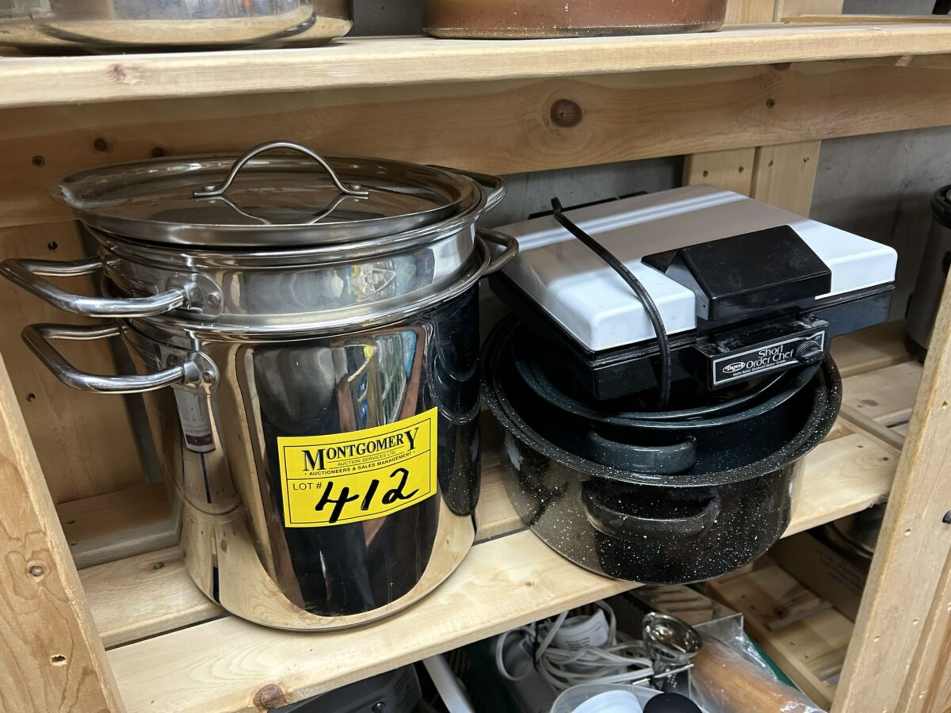 LARGE SOUP POT/STEAMER, 2 ROASTERS & WAFFLEMAKER