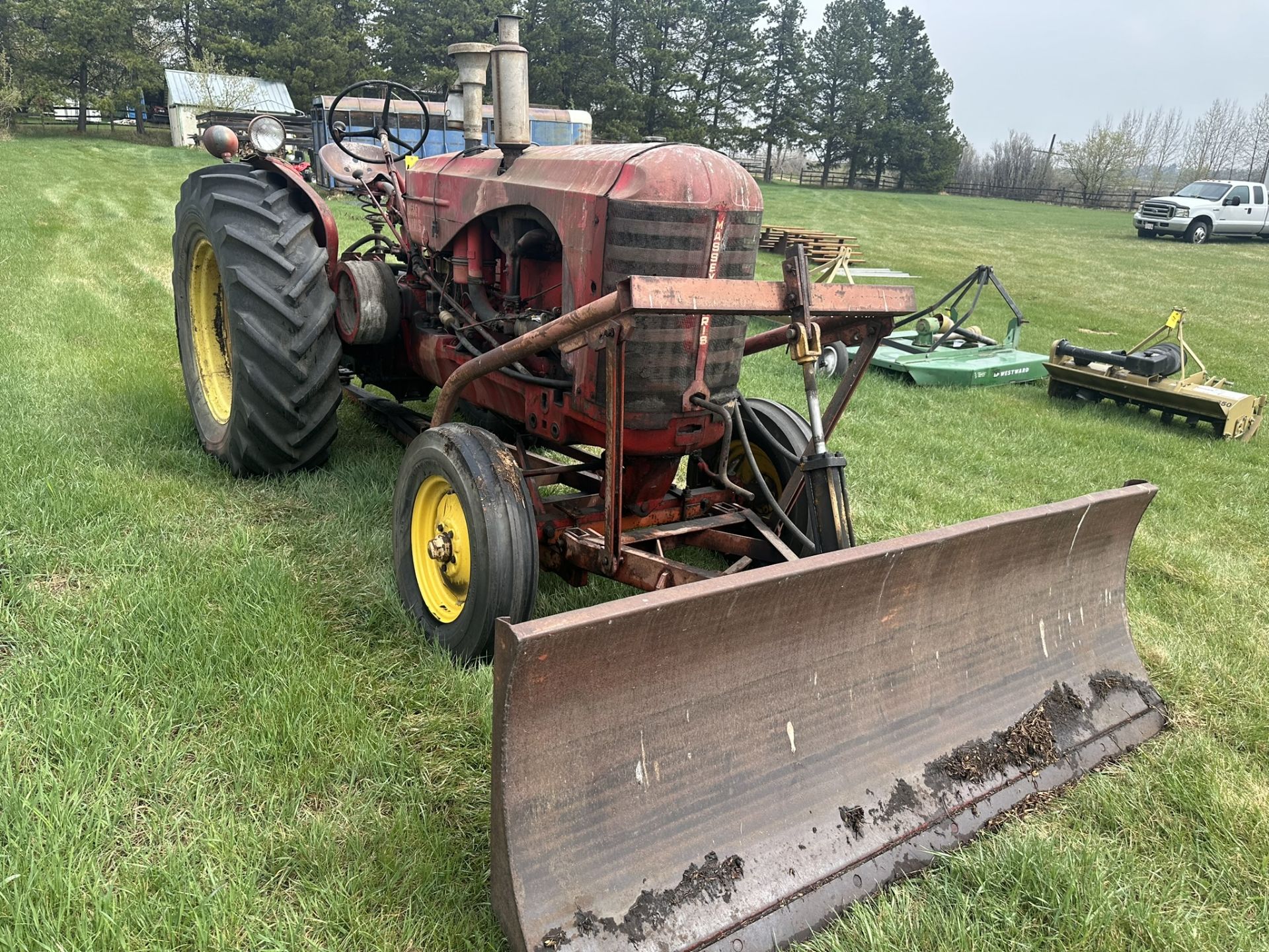 MASSEY HARRIS 44G TRACTOR S/N 4842W/ 7 FT DOZER BLADE - RUNNING - Image 2 of 17