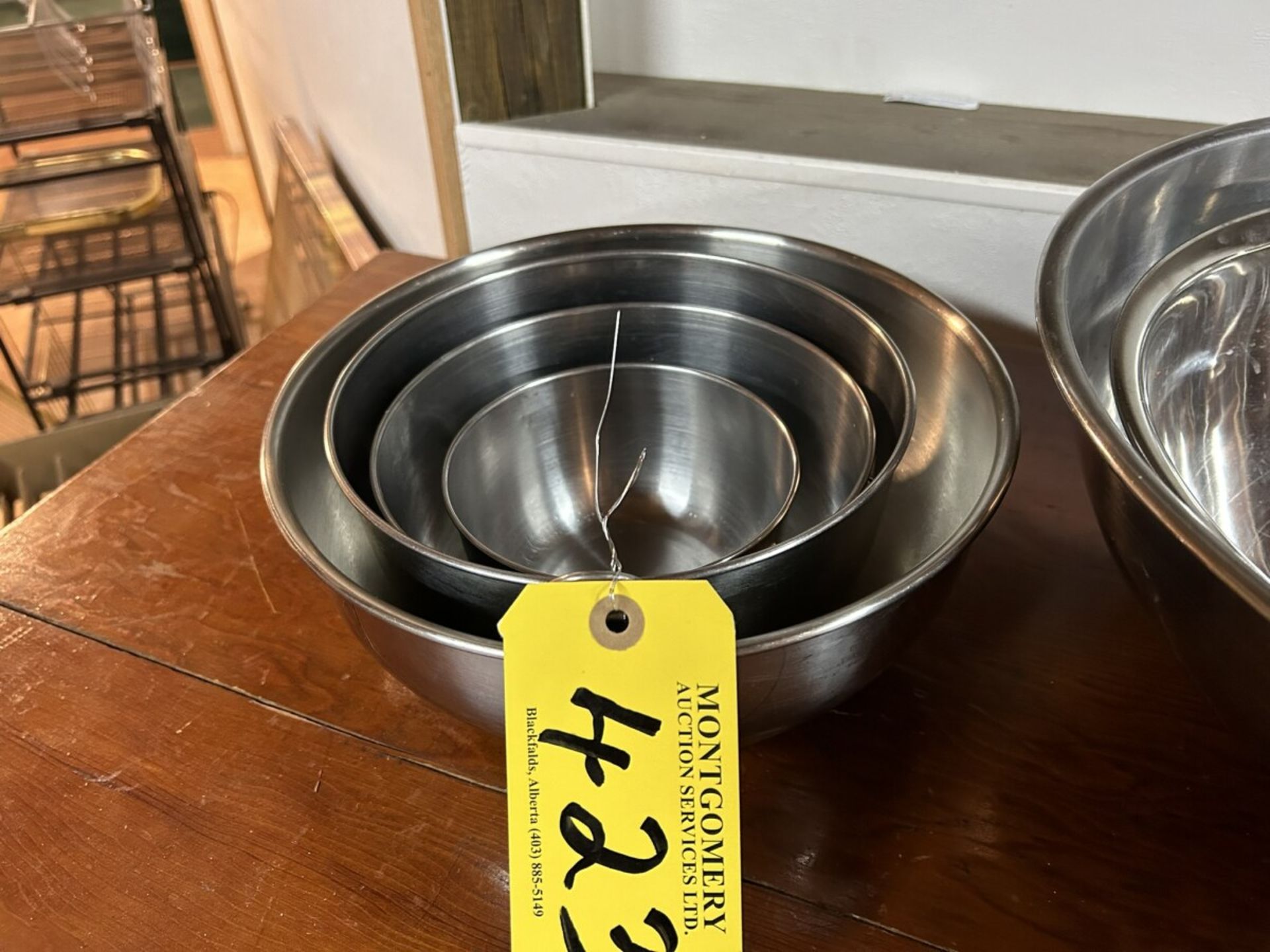 L/O ASSORTED STAINLESS STEEL BOWLS, STANLESS STEEL STACKING TINS - Image 4 of 4