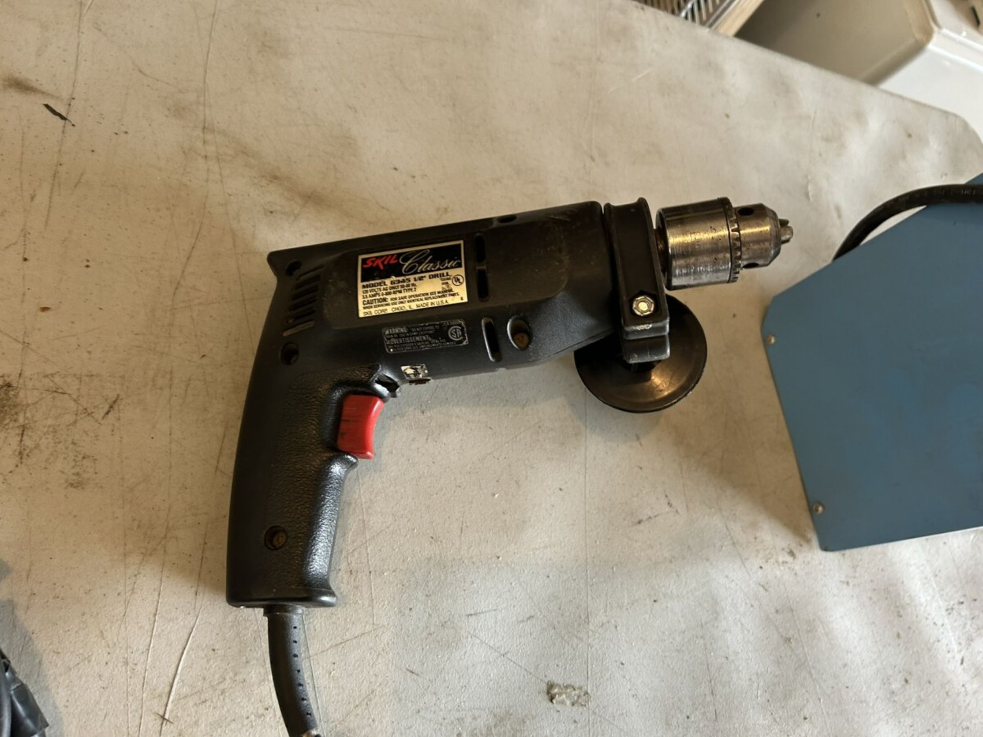 BLACK AND DECKER 1/2" DRILL, SKIL 1/2" DRILL, RIGHT ANGLE DRILLING ATTACHMENT - Image 4 of 6