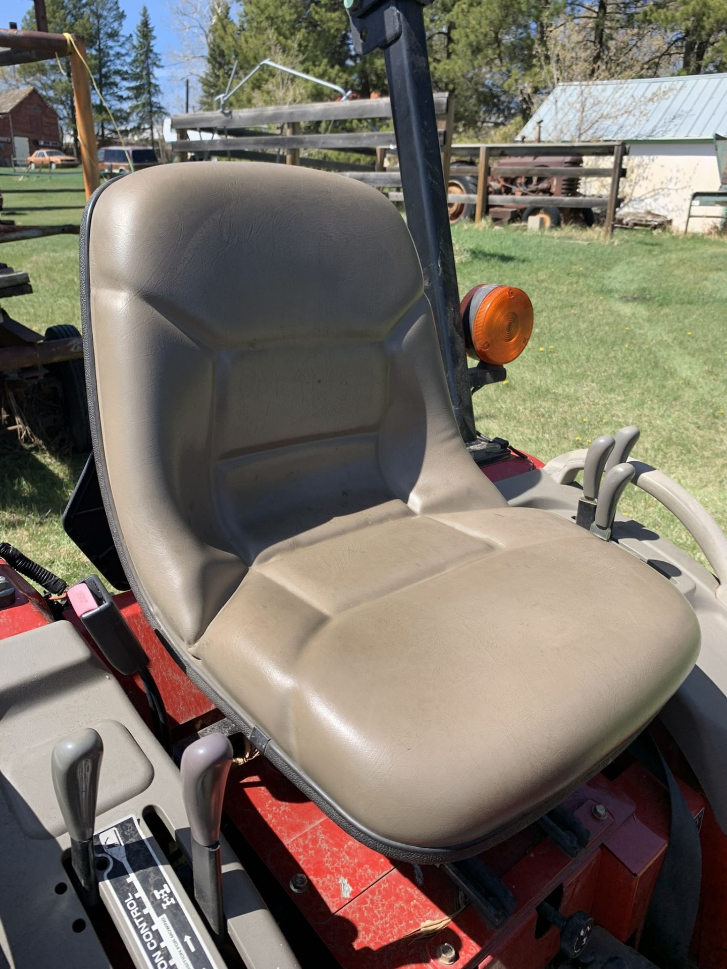 CASE IH DX26 4X4 COMPACT TRACTOR W/ LX112 FEL & 3PT -1064 HRS S/N HDG410134 - Image 8 of 16