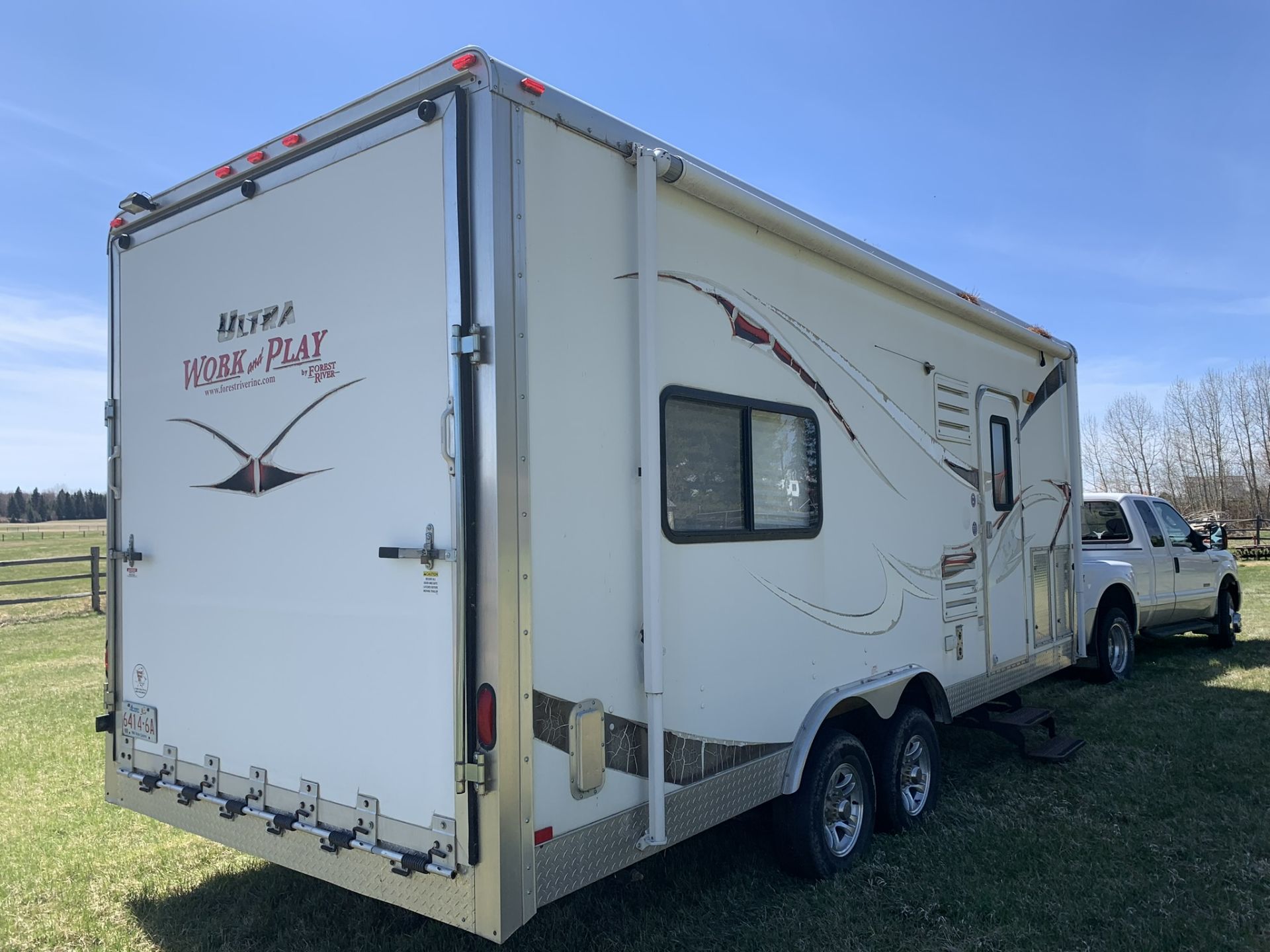 06/2009 FOREST RIVER 24 FT ULTRA WORK & PLAY 5W RV TRAILER S/N 4X4FWPC24AB010688 - Image 2 of 13