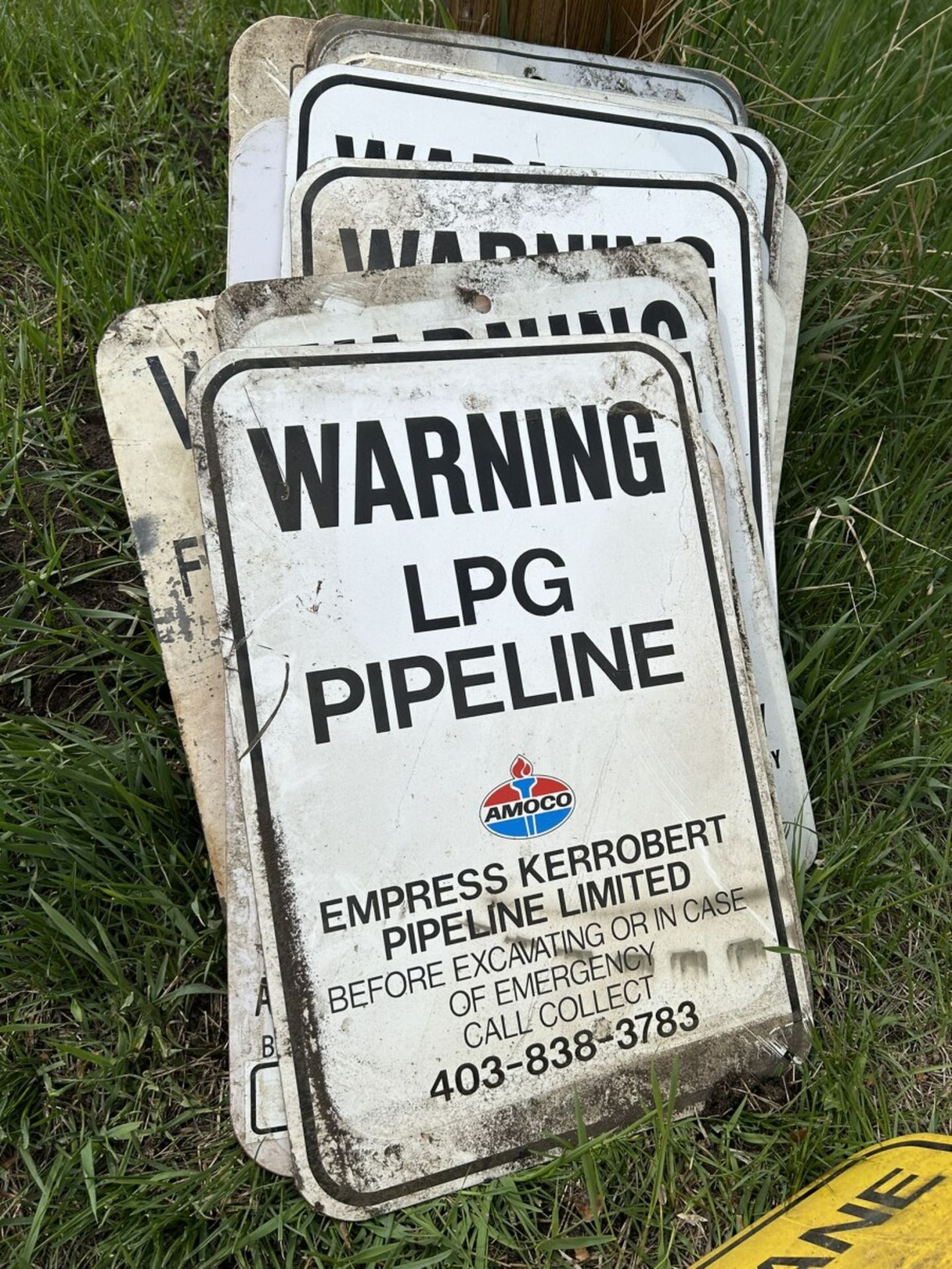 L/O AMOCO PIPELINE WARNING SIGNS - Image 3 of 7