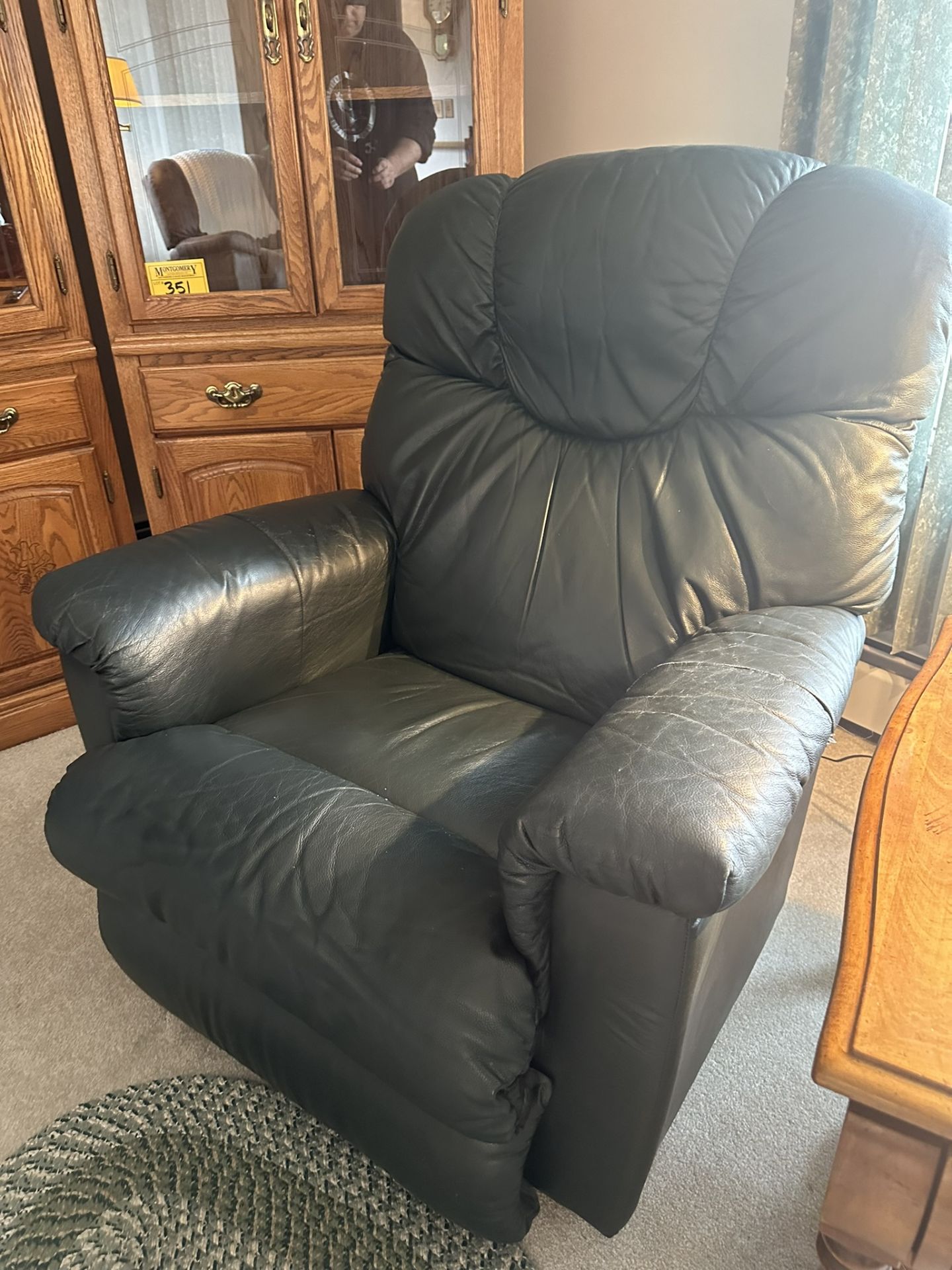LEATHER RECLINING LOVESEAT AND ROCKING CHAIR - Image 2 of 3