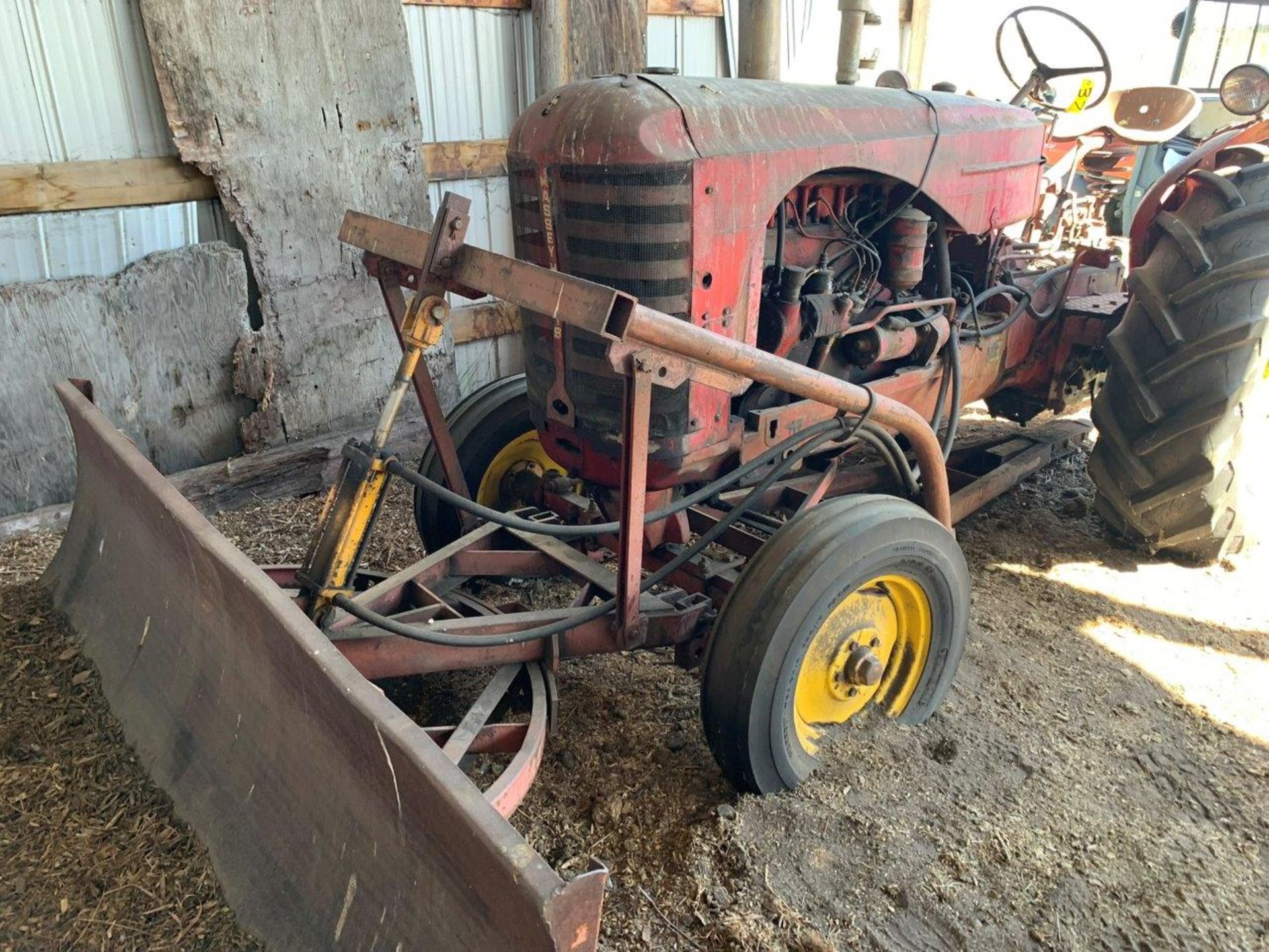 MASSEY HARRIS 44G TRACTOR S/N 4842W/ 7 FT DOZER BLADE - RUNNING - Image 7 of 17