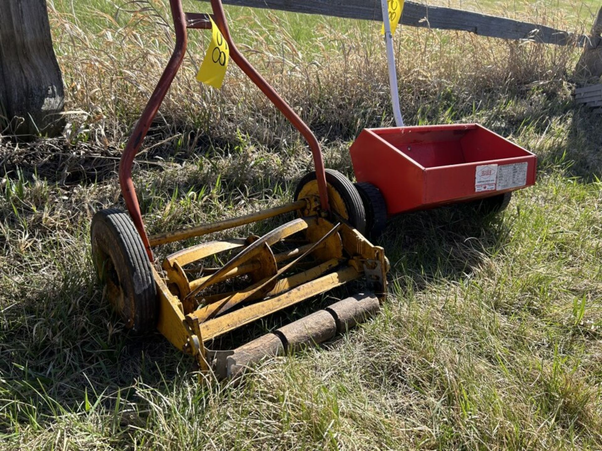 SUFFOLK SUPER BB REEL TYPE LAWN MOWER AND FERTILIZER SPREADER - Image 2 of 5