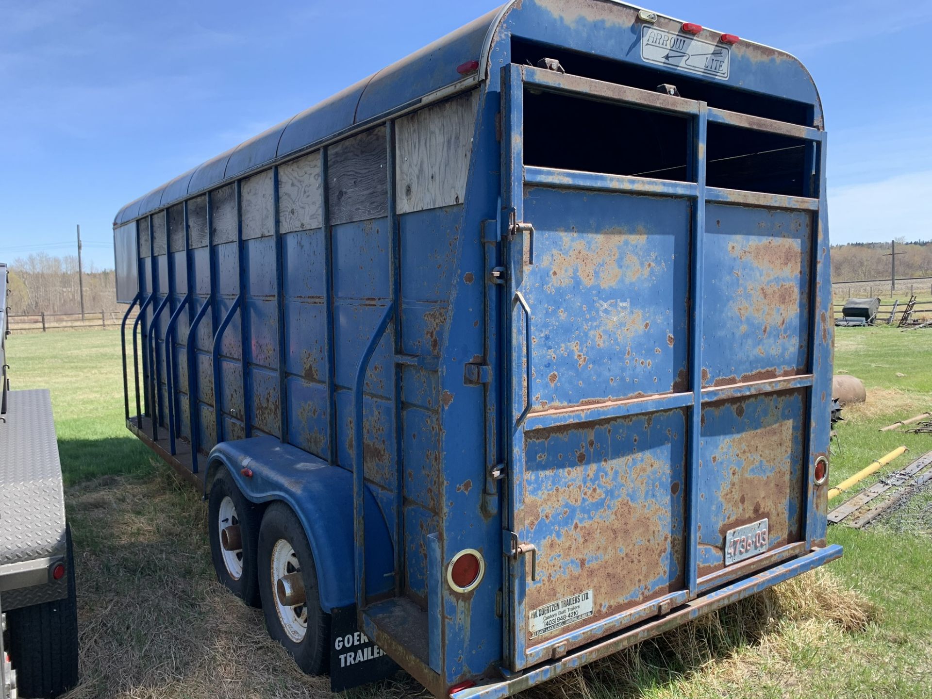 1987 GOERTZEN TRAILER G/N 6X18 FT T/A STOCK TRAILER W/ CENTRE DIVIDE GATE, RUBBER MATS, S/N - Image 5 of 5