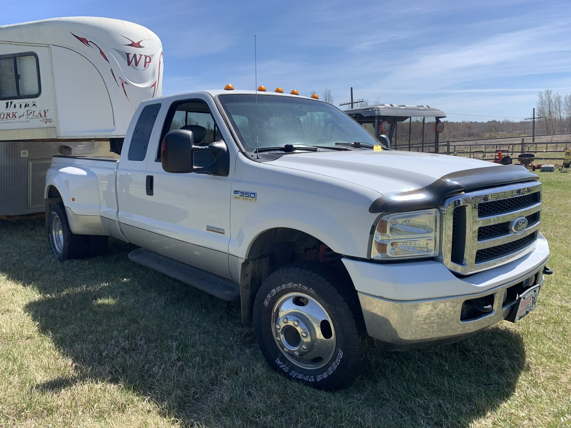 2005 F350 LARIAT SUPER DUTY SUPER CAB-4 DR. 4X4 DUALLY LONG BOX TRUCK W/6L DIESEL ENG., 134,810 - Image 2 of 14