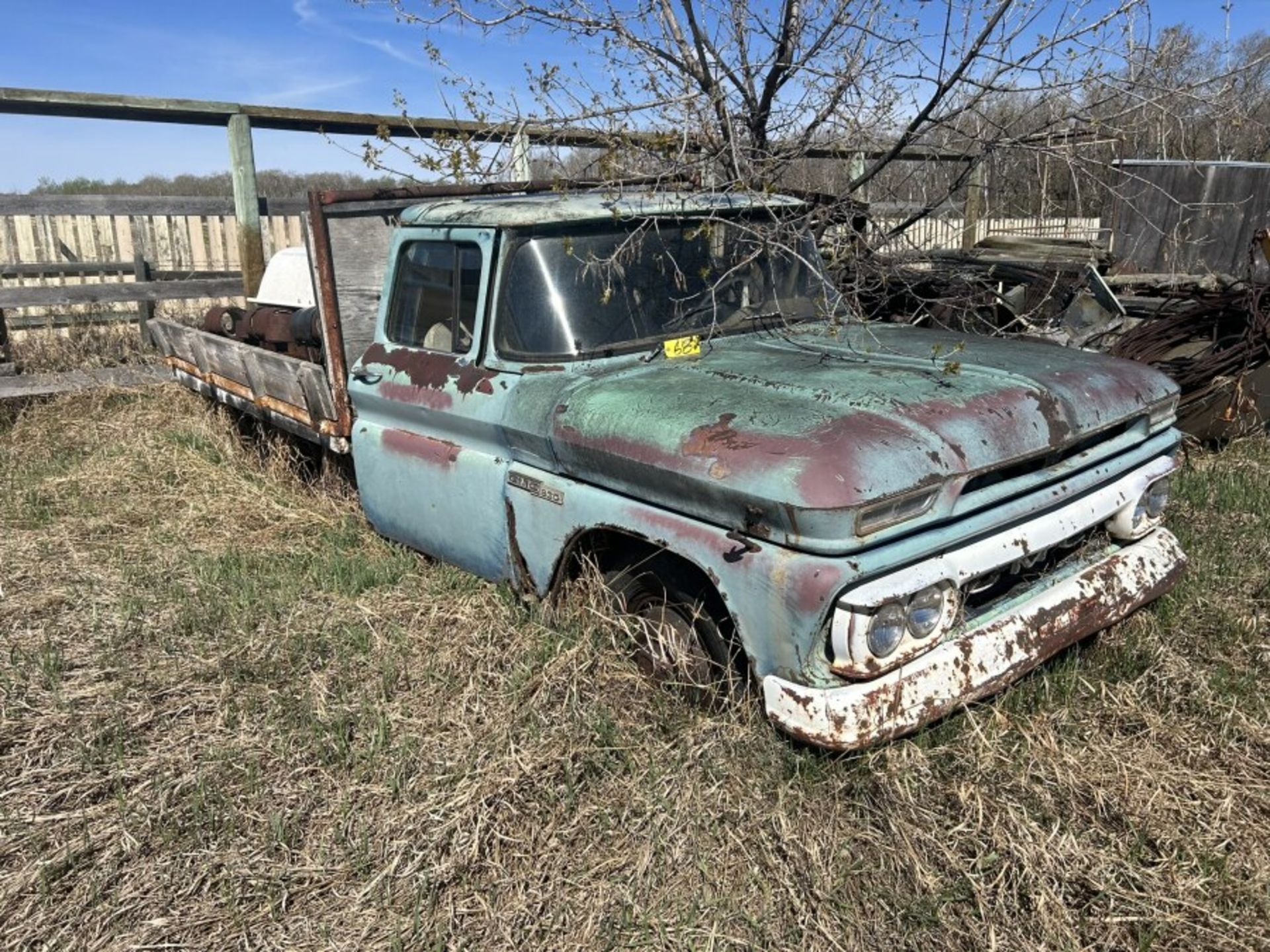 1968 CHEV 930 TRUCK (PROJECT) - LOCATED 22 KM EAST OF PONOKA