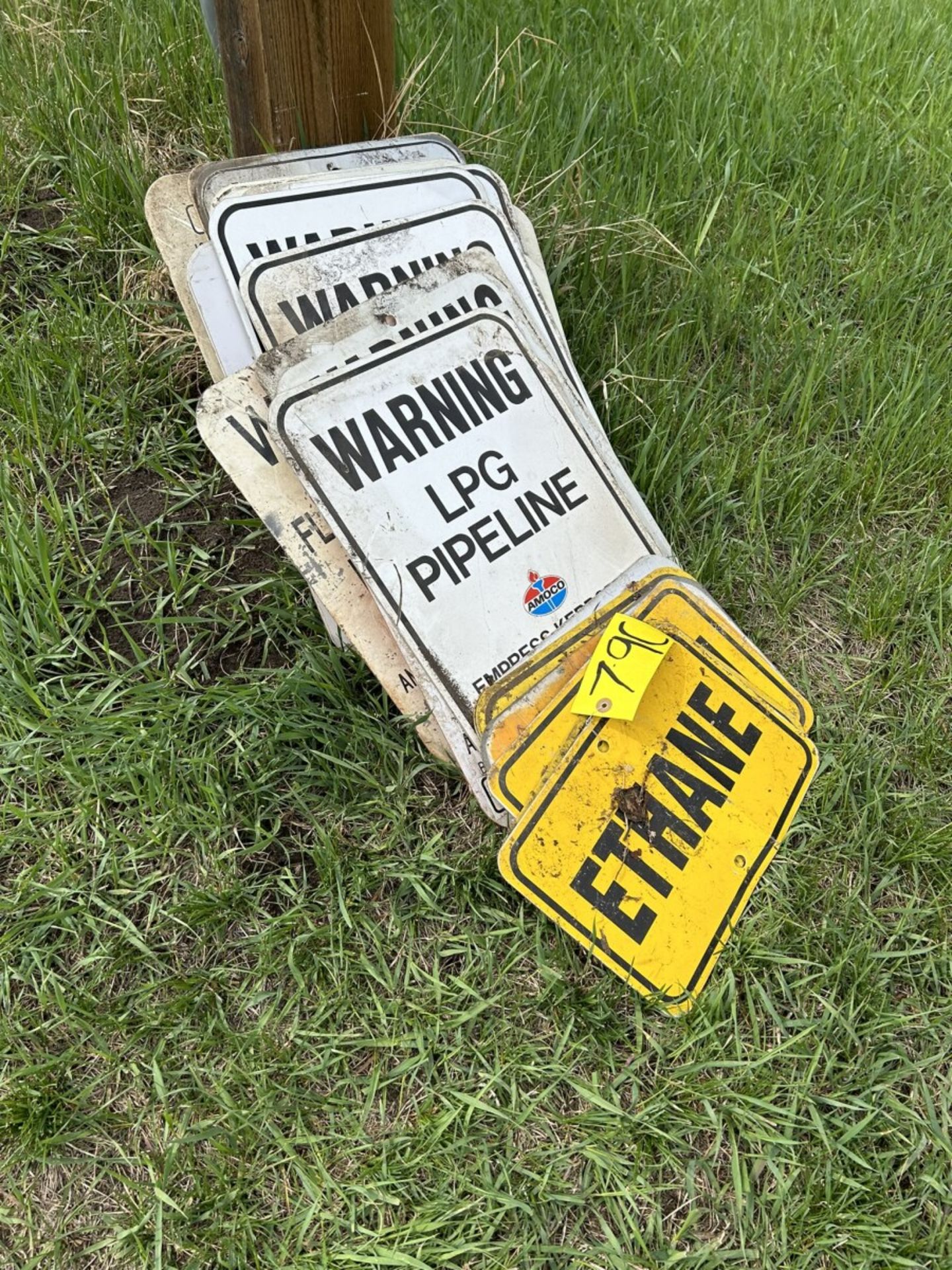 L/O AMOCO PIPELINE WARNING SIGNS