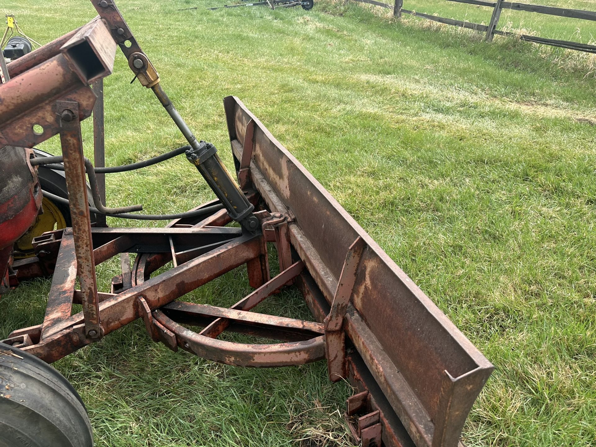 MASSEY HARRIS 44G TRACTOR S/N 4842W/ 7 FT DOZER BLADE - RUNNING - Image 15 of 17