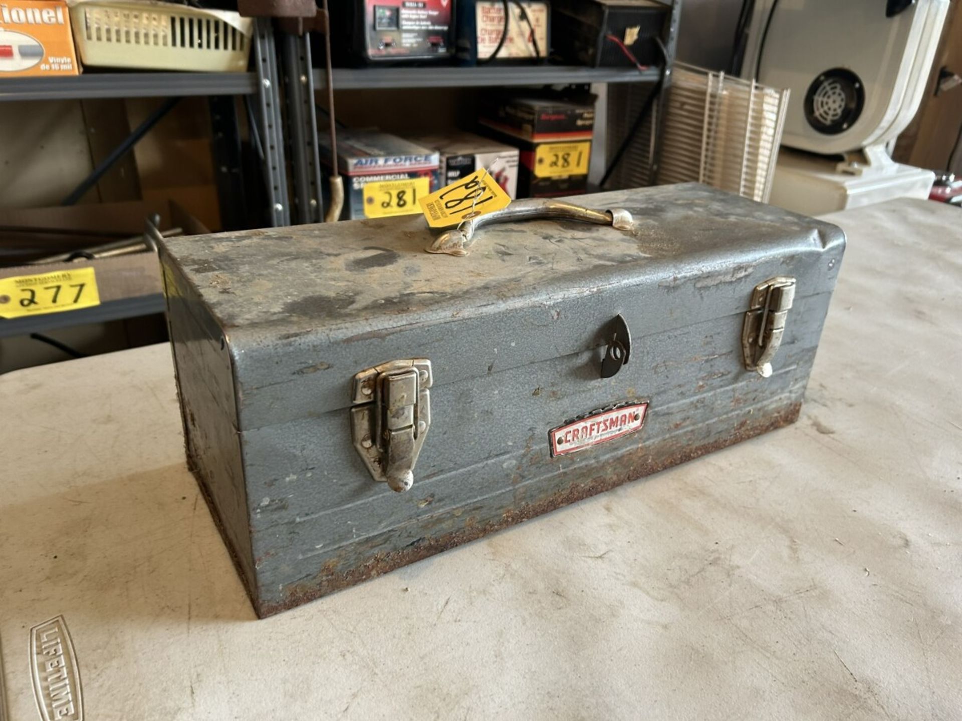 METAL TOOLBOX W/ ASSORTED TOOLS - Image 4 of 4