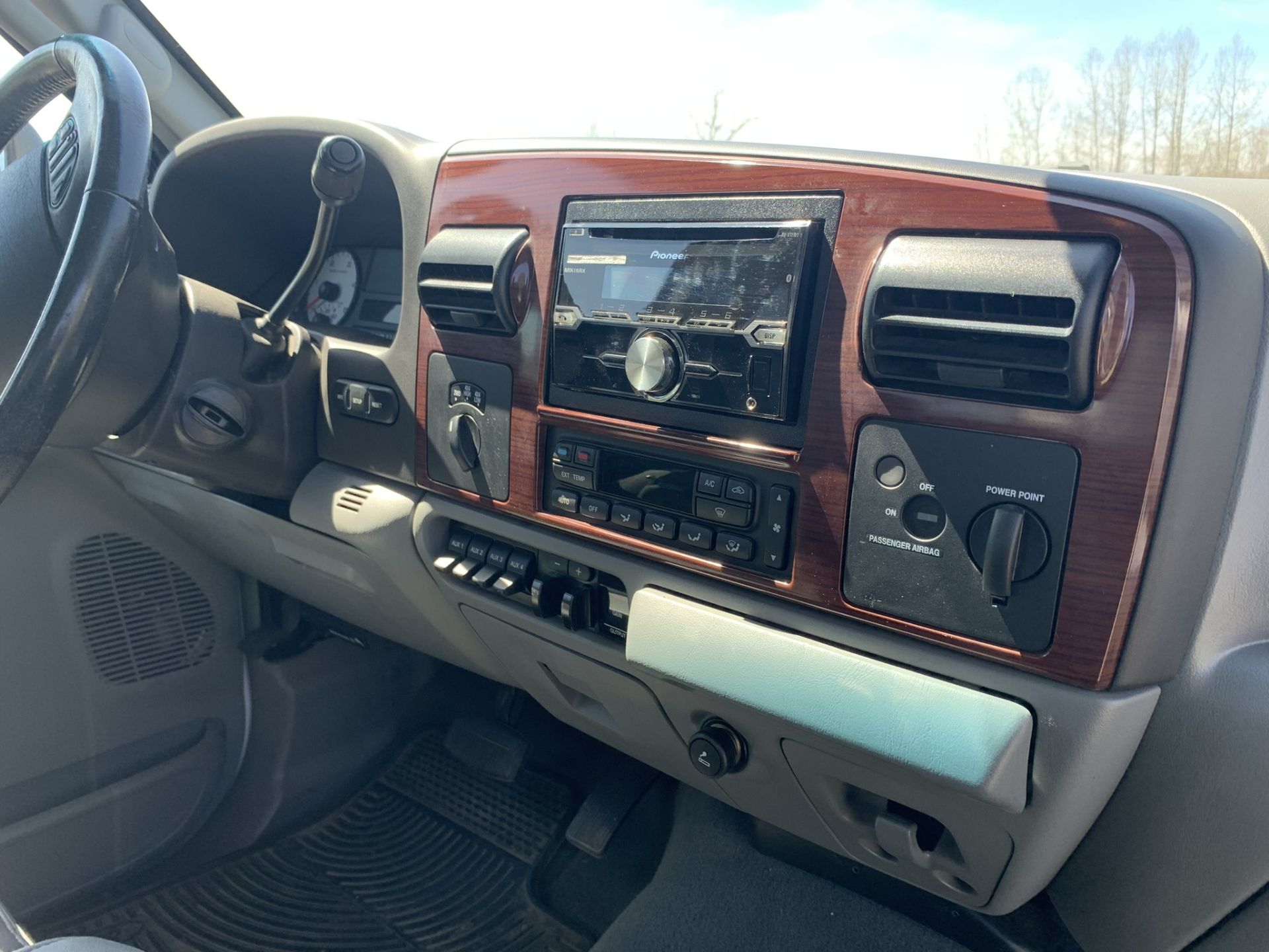 2005 F350 LARIAT SUPER DUTY SUPER CAB-4 DR. 4X4 DUALLY LONG BOX TRUCK W/6L DIESEL ENG., 134,810 - Bild 6 aus 14