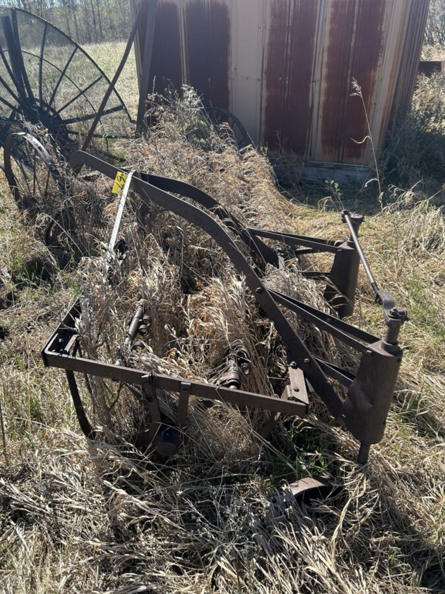 MASSEY HARRIS SIDE DELIVERY RAKE - LOCATED 22 KM EAST OF PONOKA - Image 2 of 7