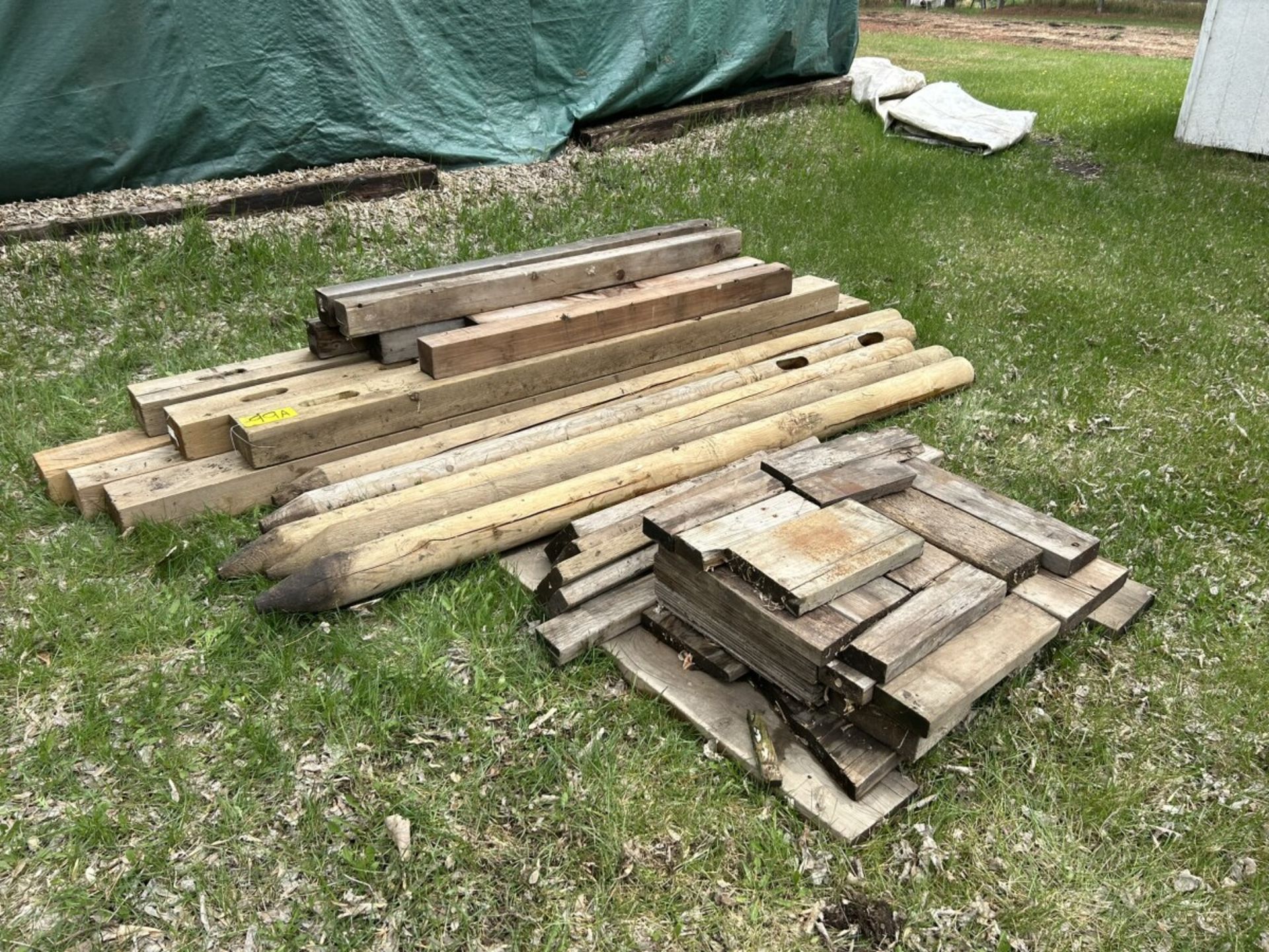 L/O ASSORTED WOOD POSTS 4X6X8', 4X6X6', 4"X7' ROUND, ETC…