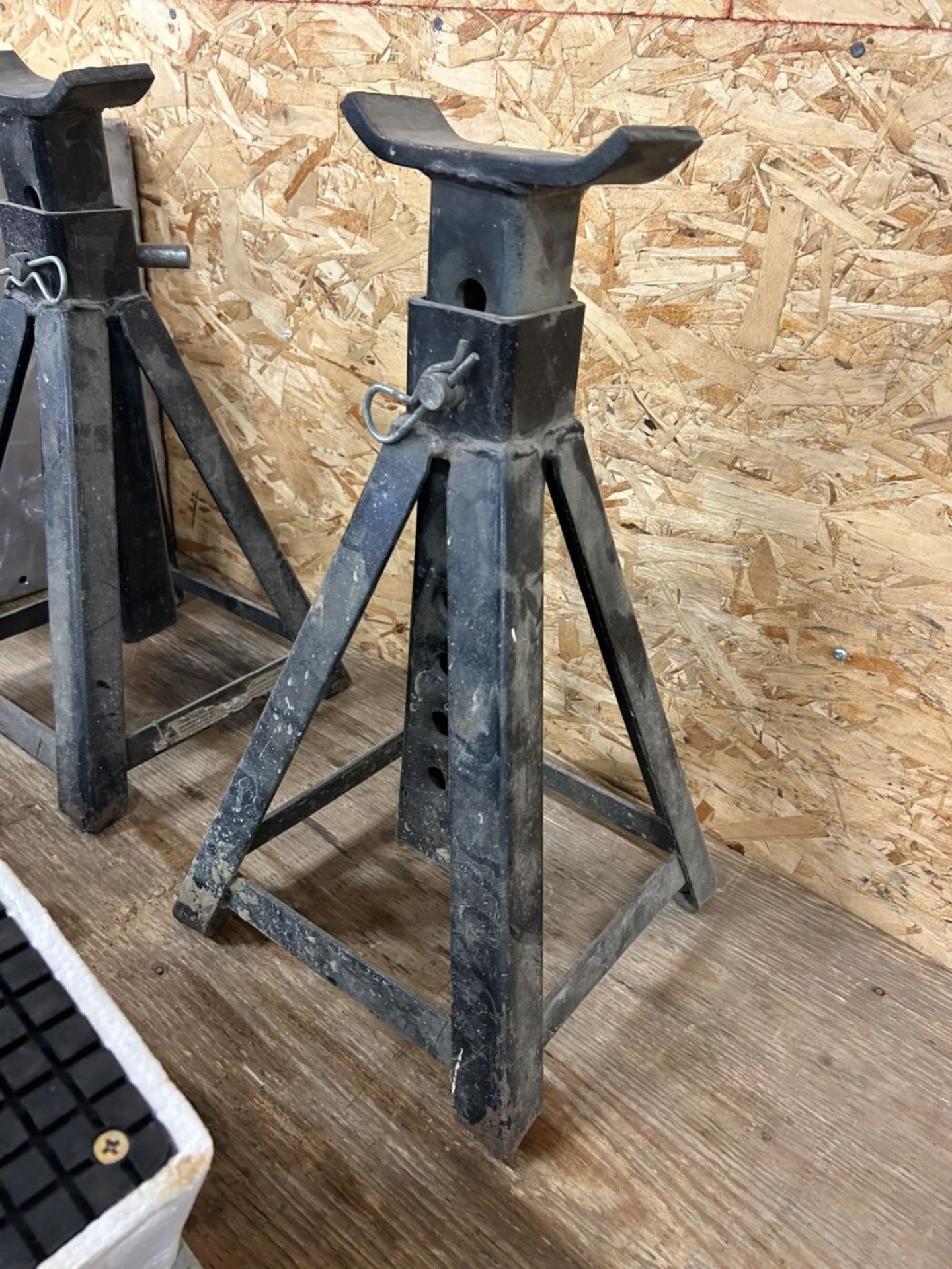 PAIR OF HEAVY DUTY JACK STANDS W/ BOTTLE JACK AND SERVICE JACK - Image 2 of 6