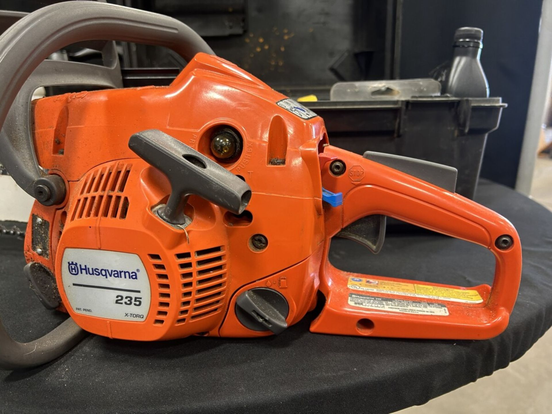 HUSQVARNA 235 CHAINSAW W/ 16" BAR, OIL, ACCESSORIES - Image 4 of 8