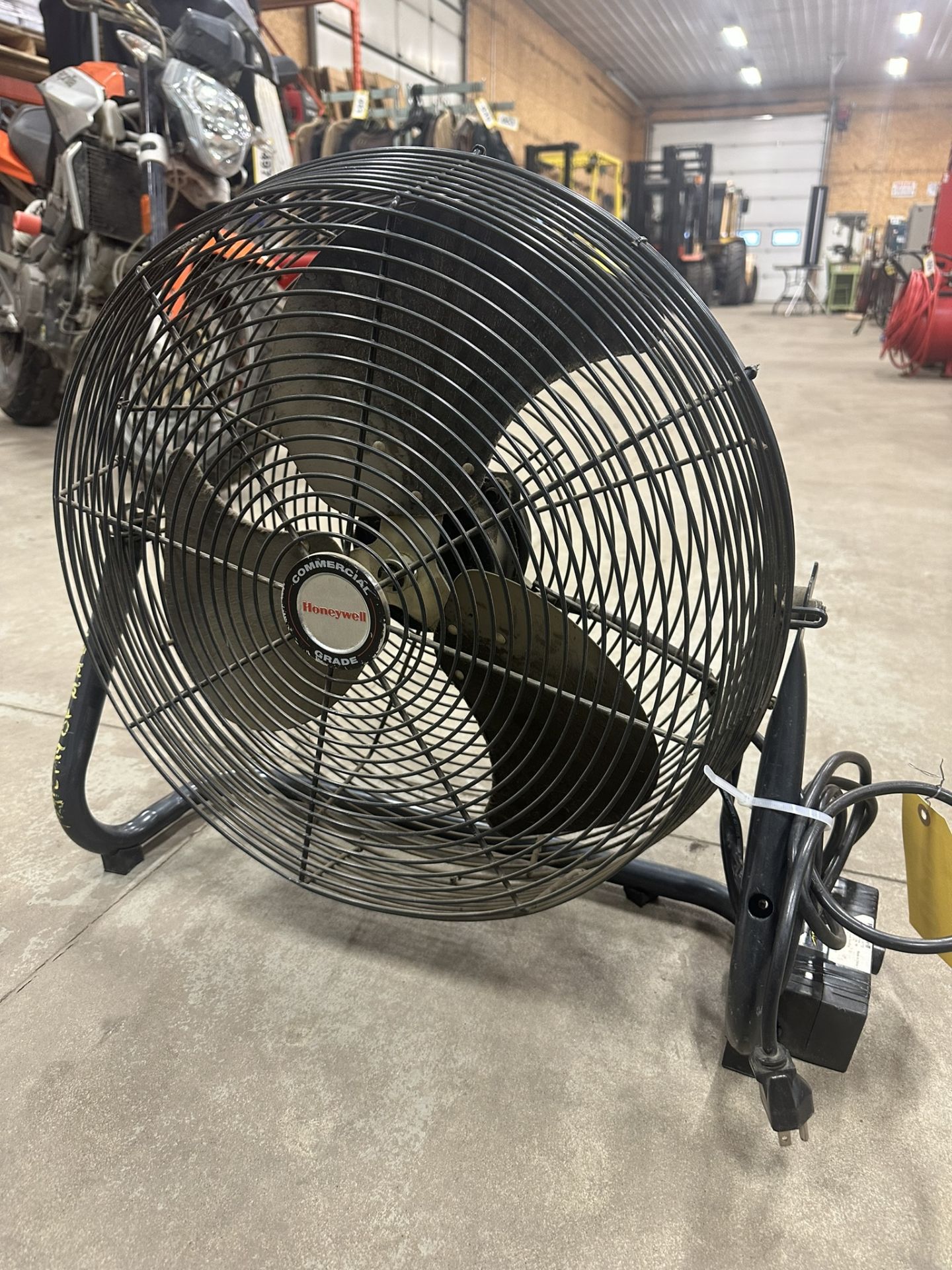 HONEYWELL 18" AIR MOVING FAN