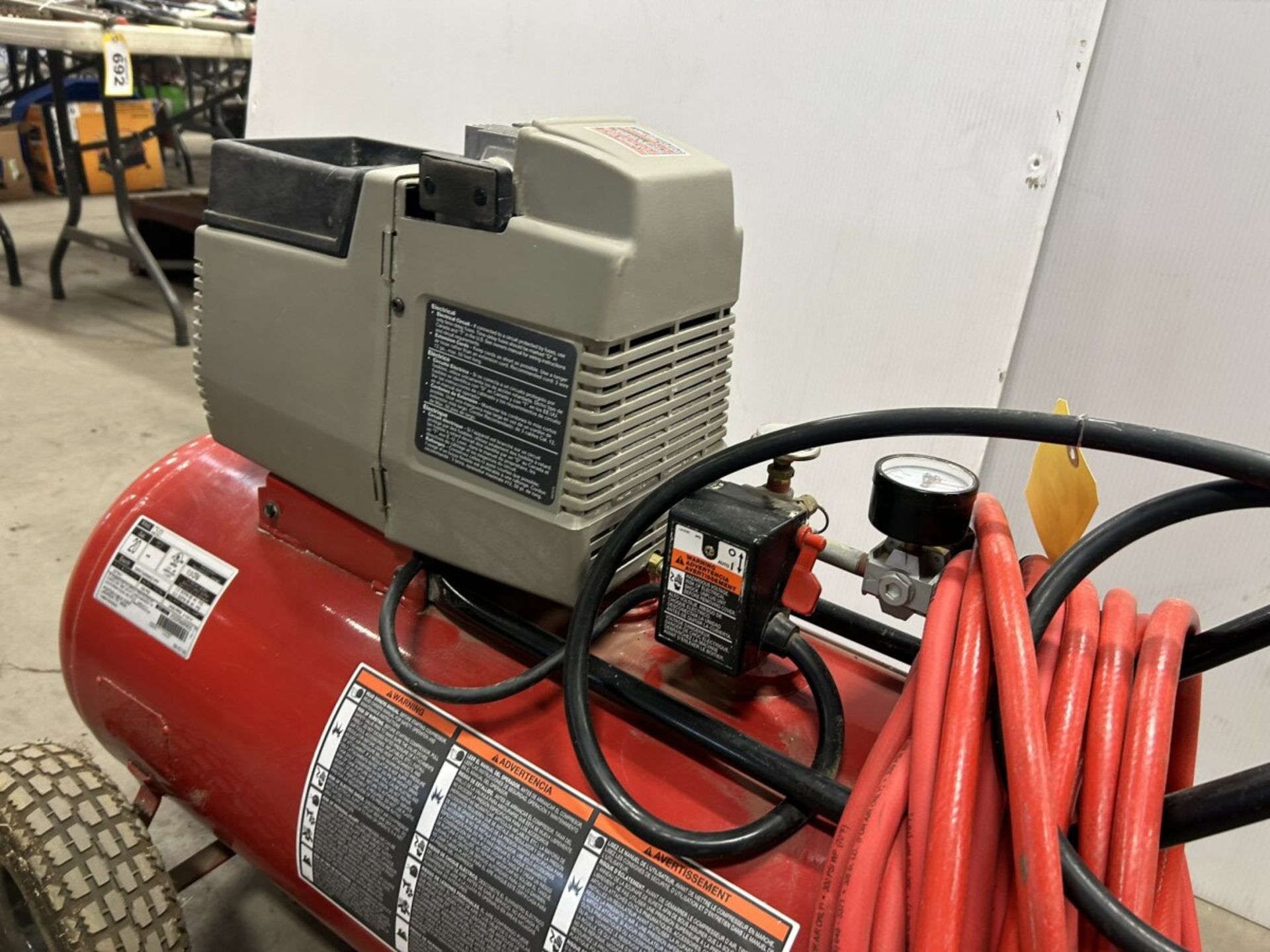 PORTER CABLE 150 PSI AIR COMPRESSOR W/ AIR HOSE - Image 5 of 7