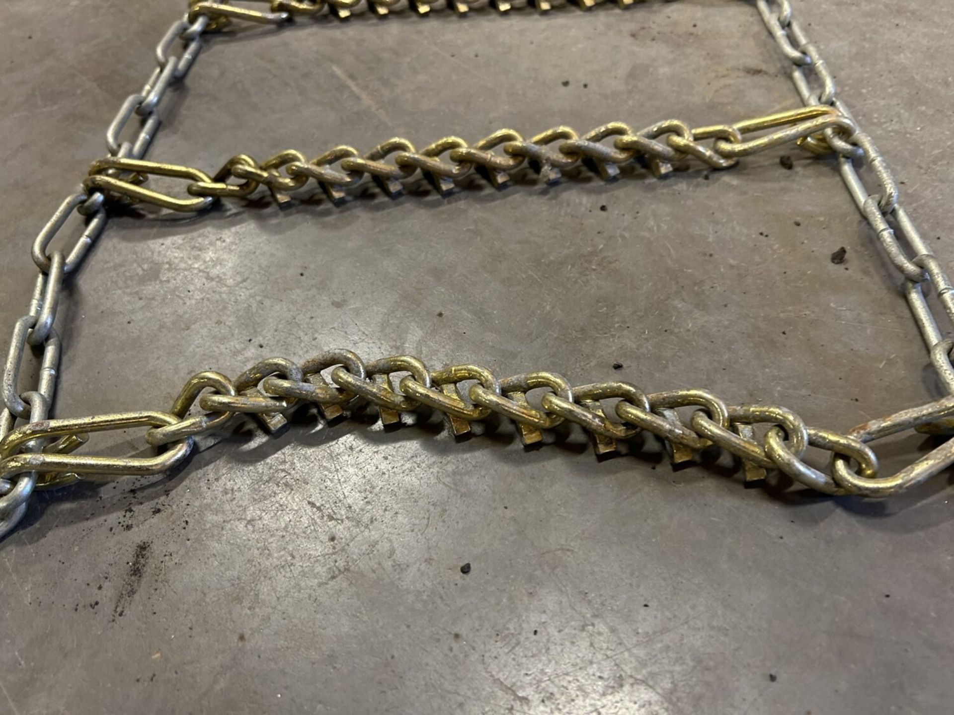 TIRE CHAINS - Image 3 of 4
