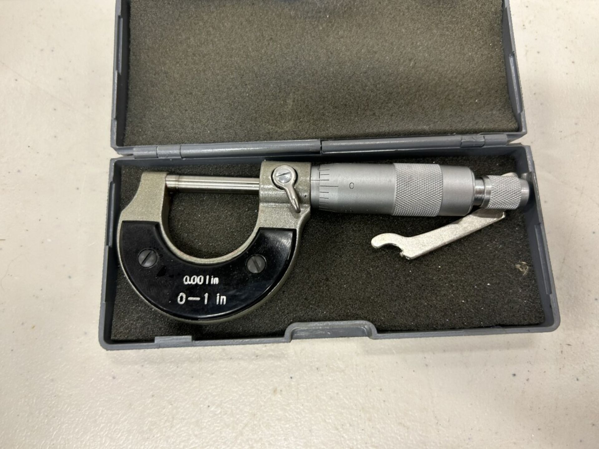 OUTSIDE MICROMETER AND OTHER PRECISION MEASURING TOOLS - Image 4 of 5