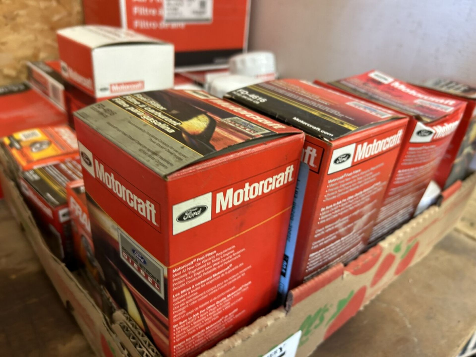 L/O ASSORTED MOTORCRAFT OIL AND AIR FILTERS - Image 5 of 6