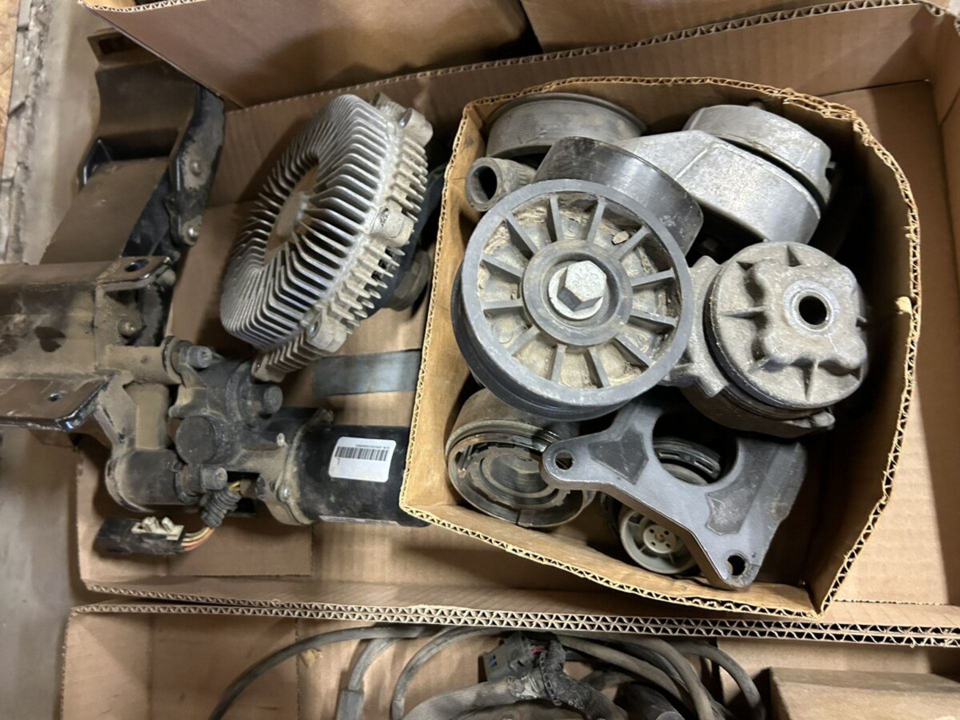 L/O ASSORTED FORD TRUCK PARTS - Bild 3 aus 4