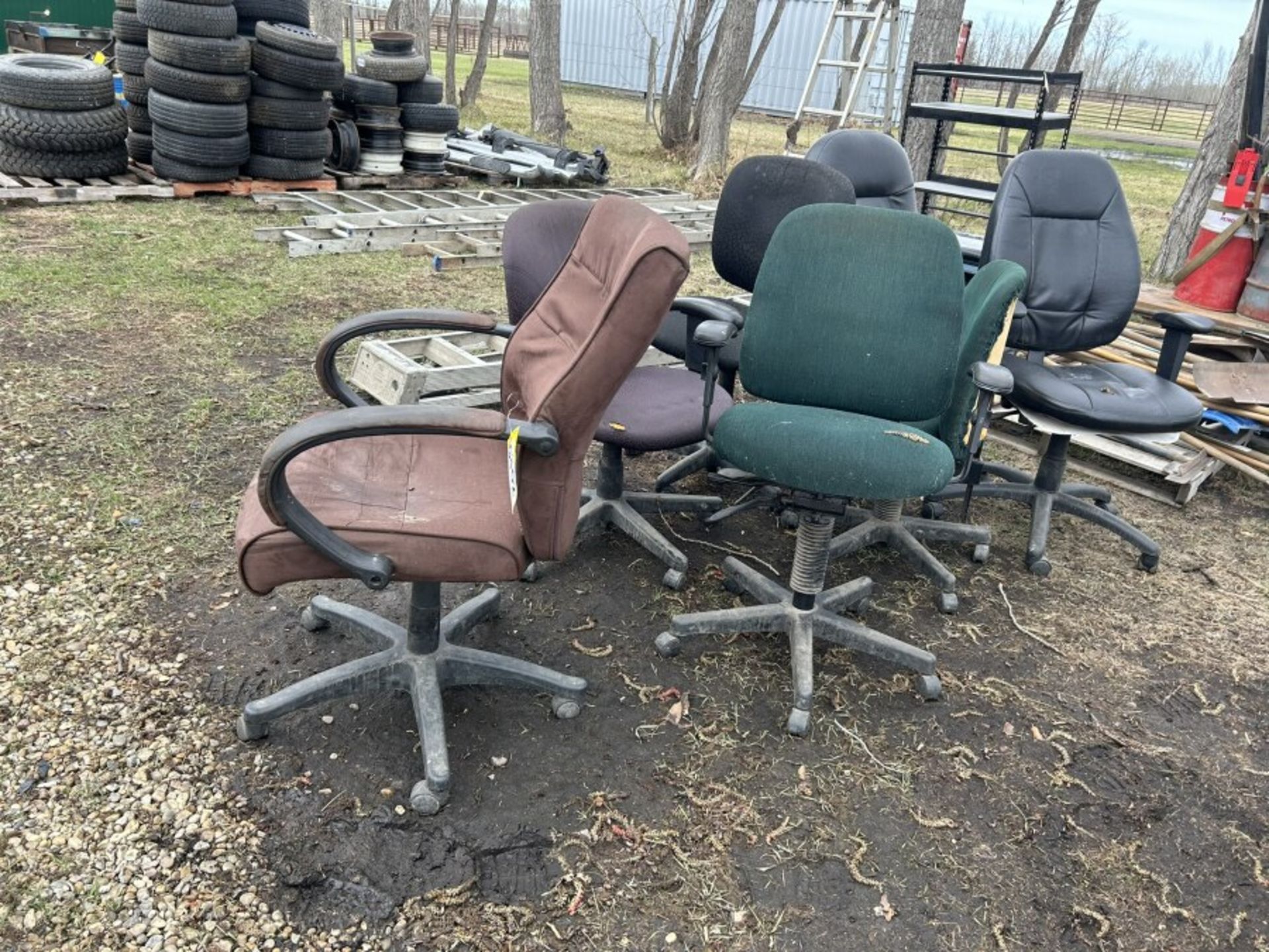 L/O ASSORTED ROLLING OFFICE CHAIRS