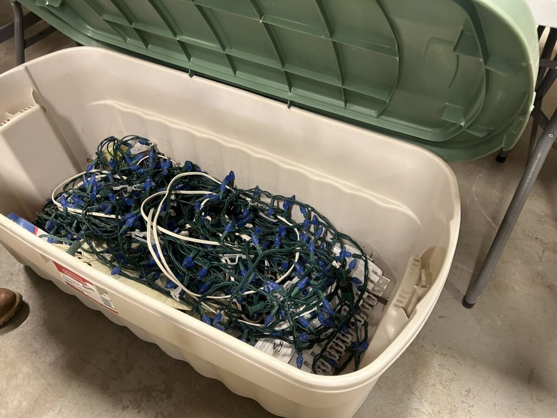 ASSORTED LED CHRISTMAS LIGHTS IN POLY TOTE