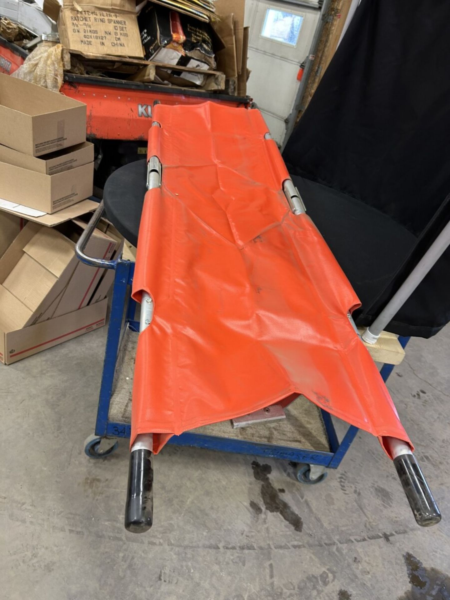 FOLDING EMERGENCY STRETCHER - Image 2 of 3