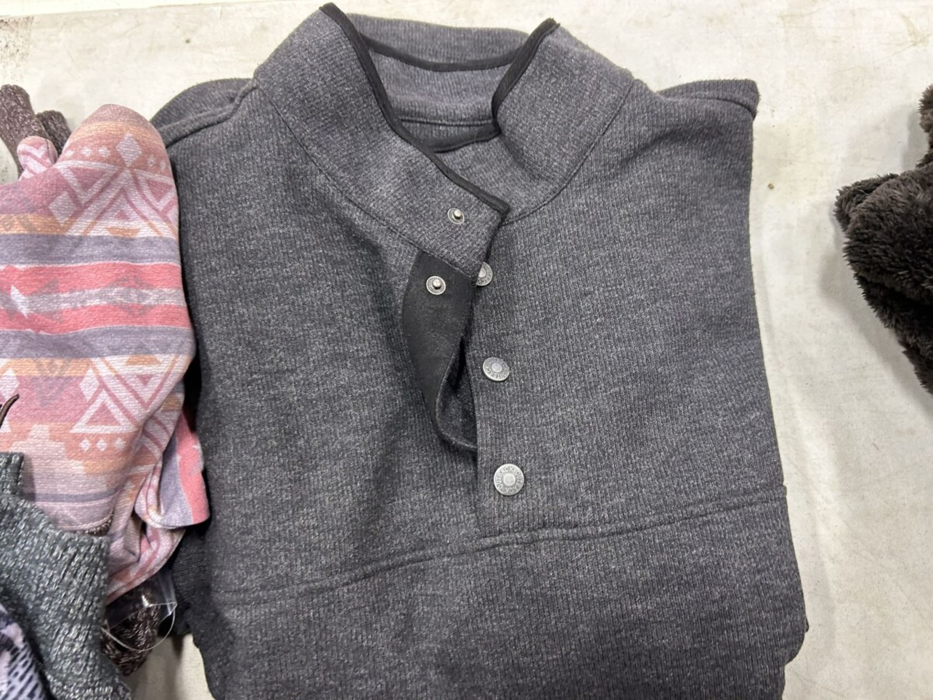 L/O BUTTON UP SWEATERS: CINCH XXL, OUTBACK XXL, HOOEY XL, HOOEY MD - Image 5 of 5
