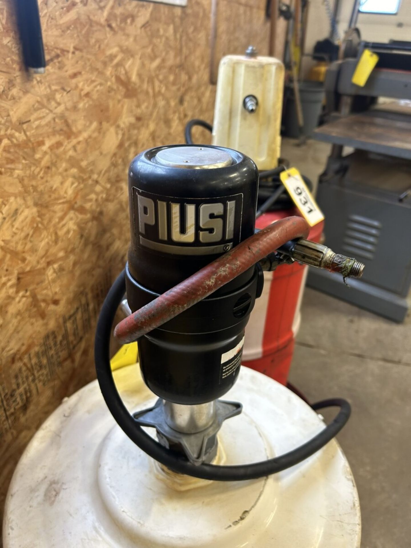 PIUSI GREASE BARREL PUMP W/ GADUS DRUM & PETRO CANADA DRUM - Image 2 of 2