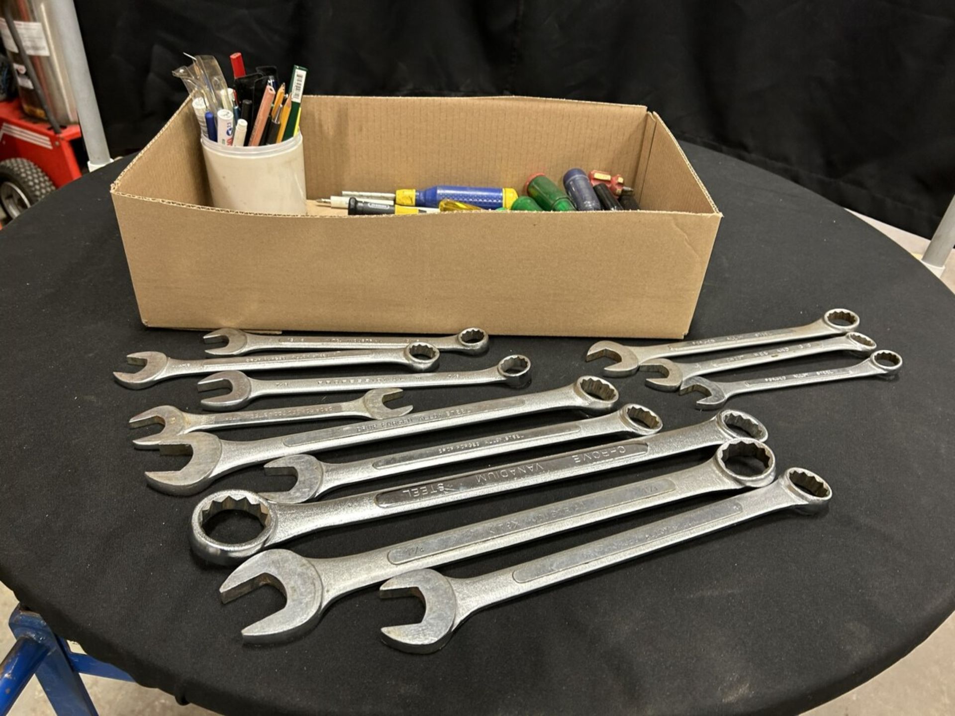 L/O ASSORTED SCREWDRIVERS & COMBINATION WRENCHES