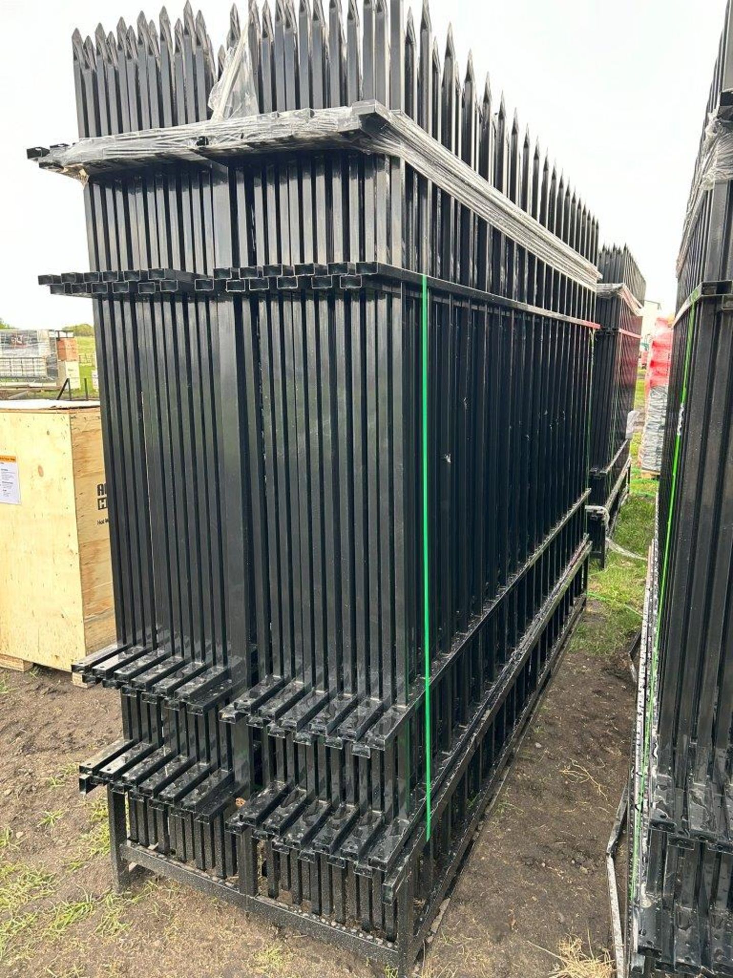 UNUSED 2024 4-RAIL FENCING WITH 24 PCS OF REGULAR IRON FENCING - Image 3 of 6