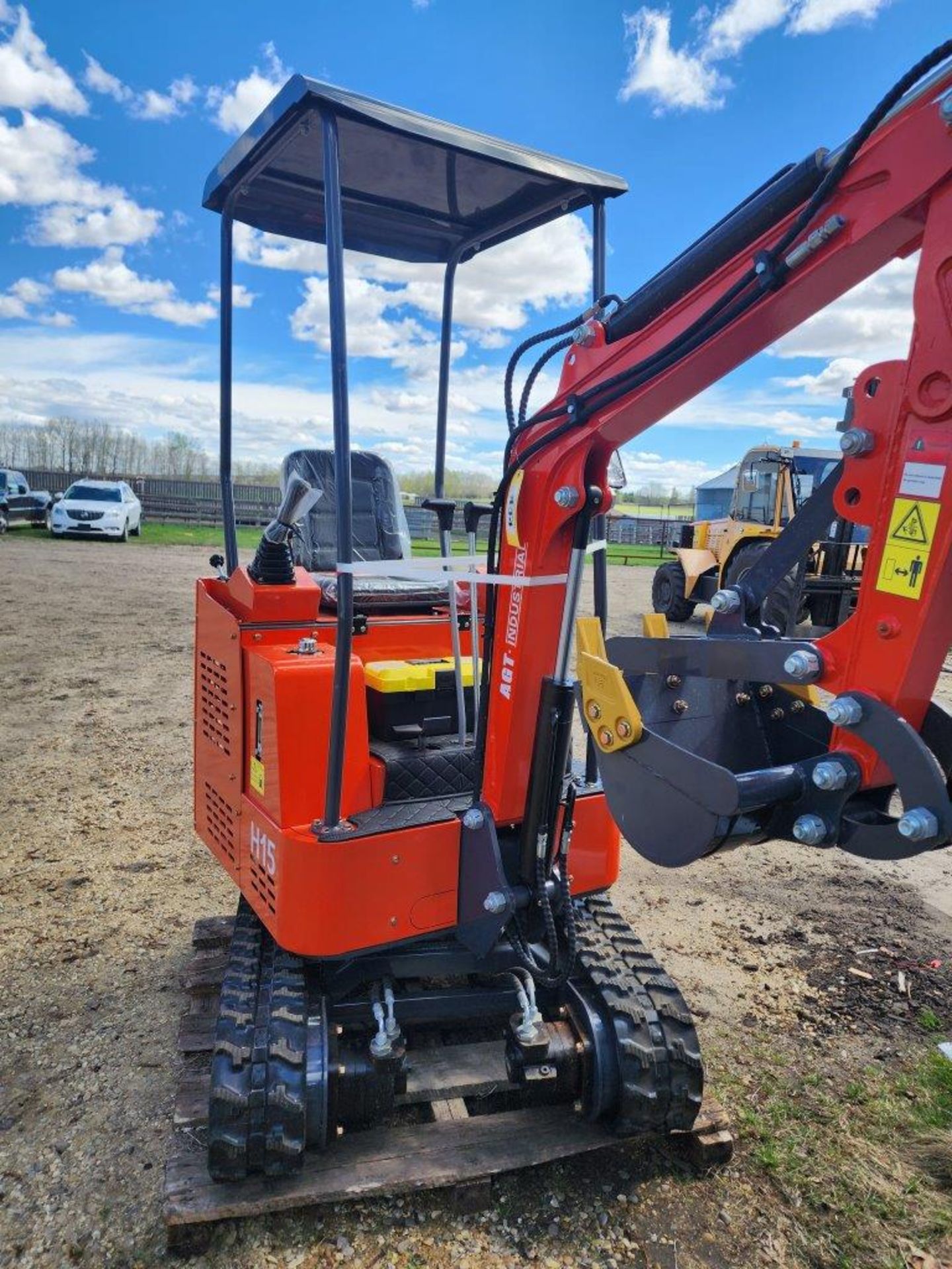 2024 AGT H15 MINI EXCAVATOR (UNUSED) S/N: A2310153673 - Image 2 of 6