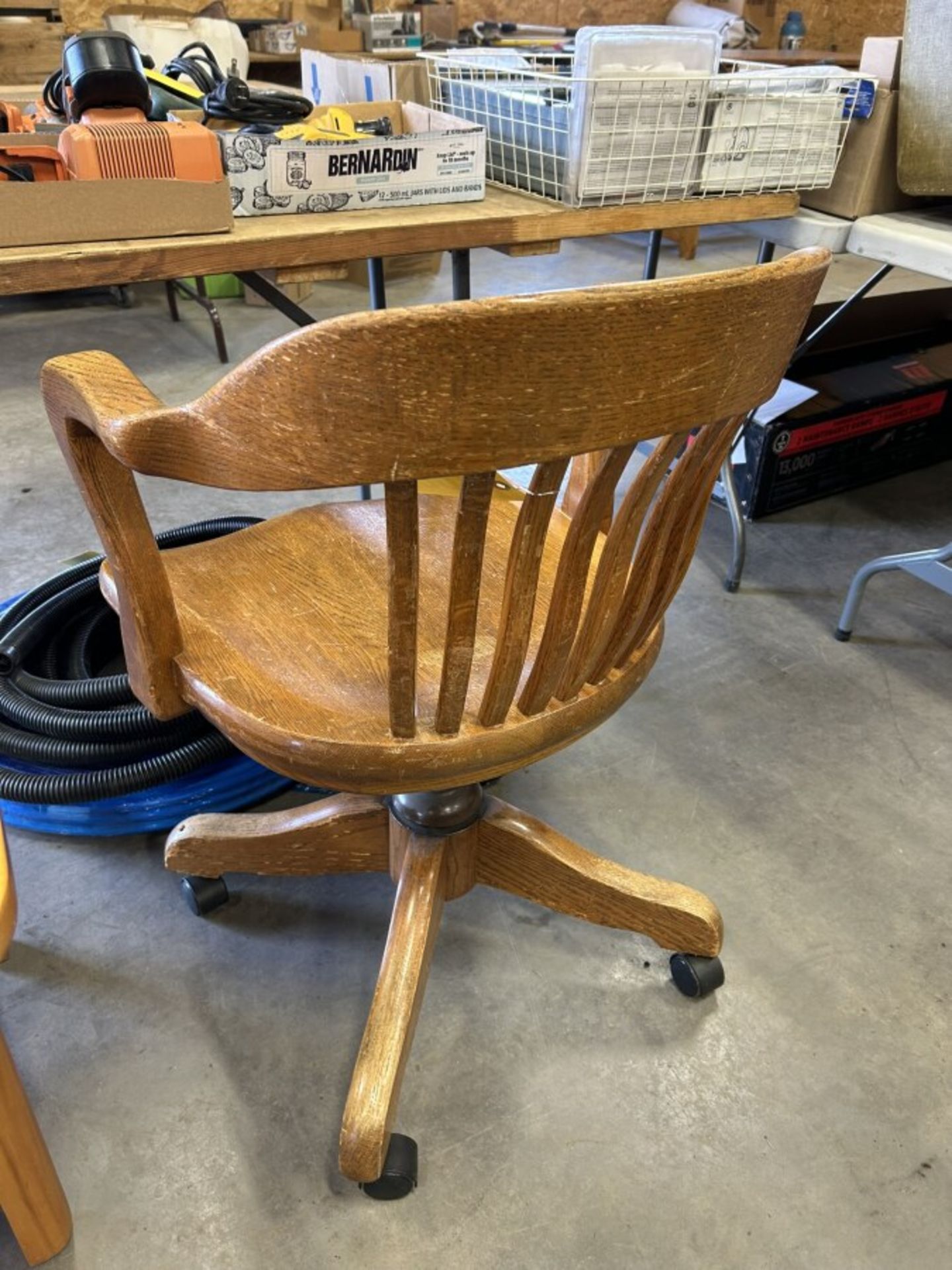 ANTIQUE OAK EXECUTIVE SWIVEL CHAIR - Image 4 of 4