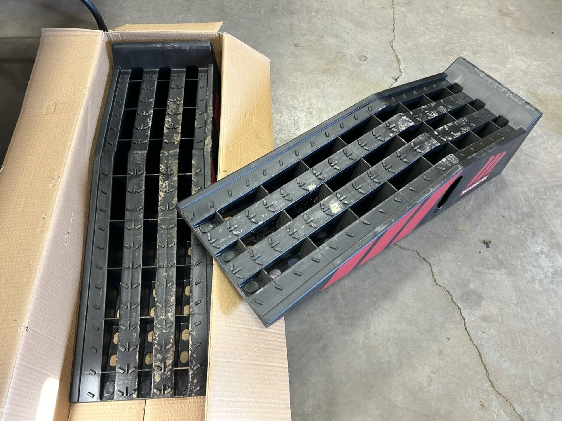 MOTOMASTER POLY VEHICLE MAINTENANCE RAMPS - Bild 2 aus 3