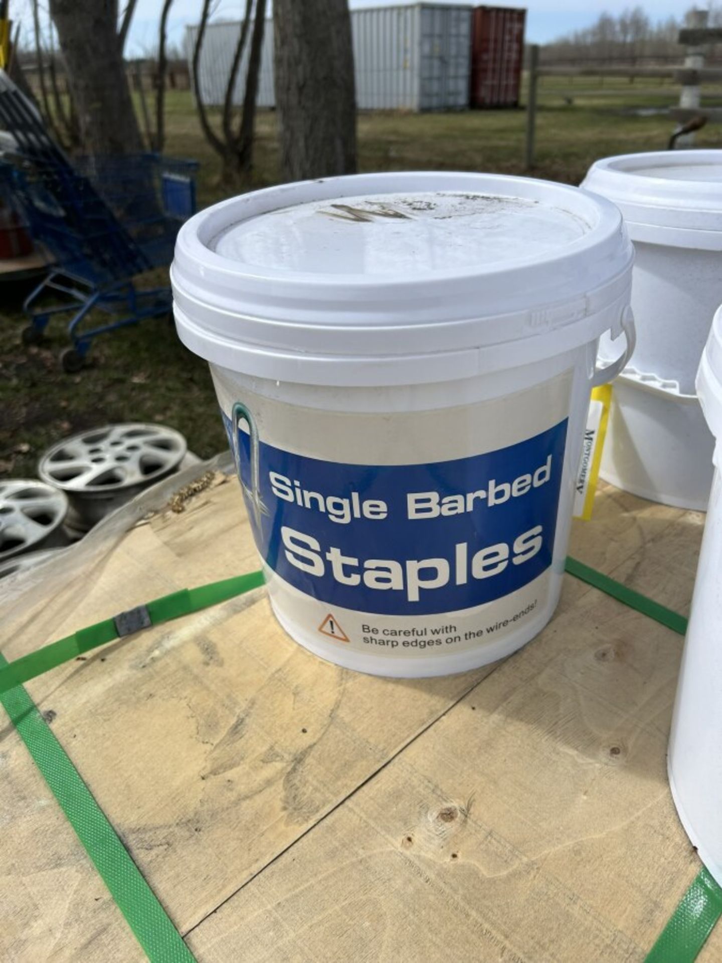 1.75" BARBED STAPLES - 30LB PAIL