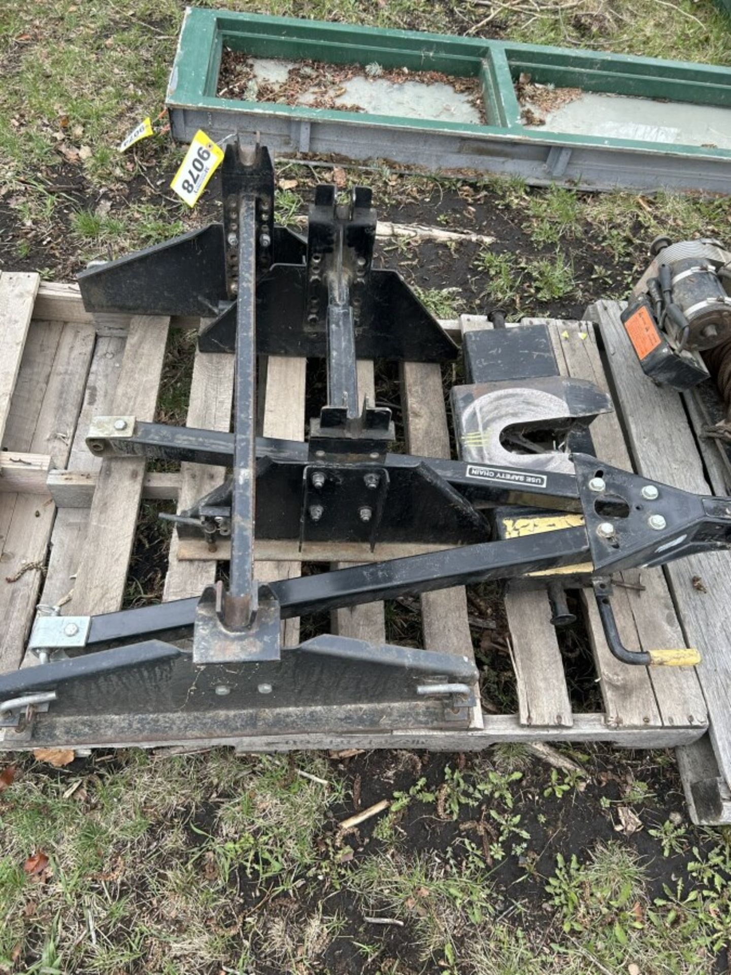 L/O ASSORTED 5W HITCH COMPONENTS AND TOW BAR, ETC - Bild 4 aus 5