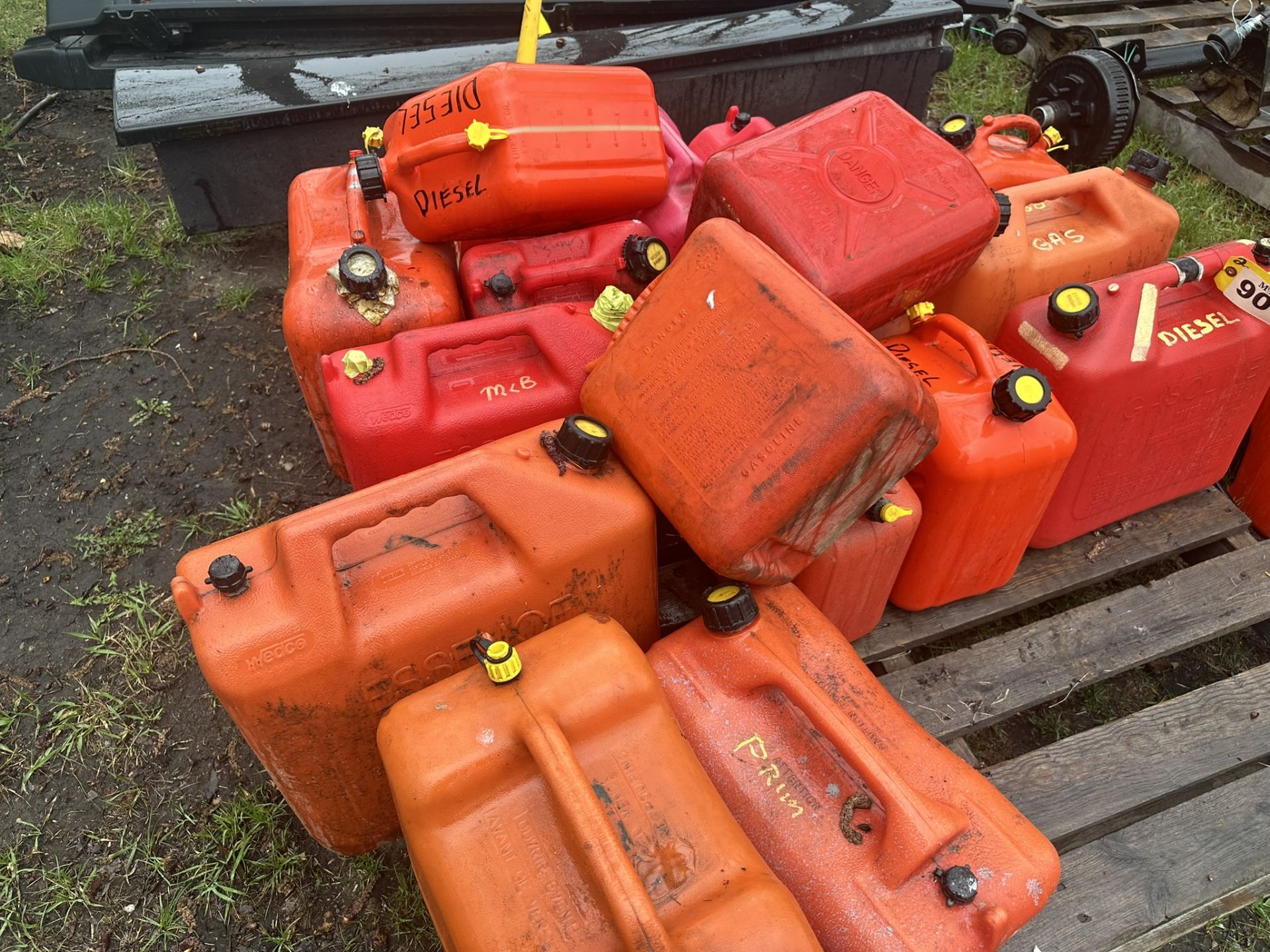 L/O ASSORTED JERRY CANS - Image 3 of 4