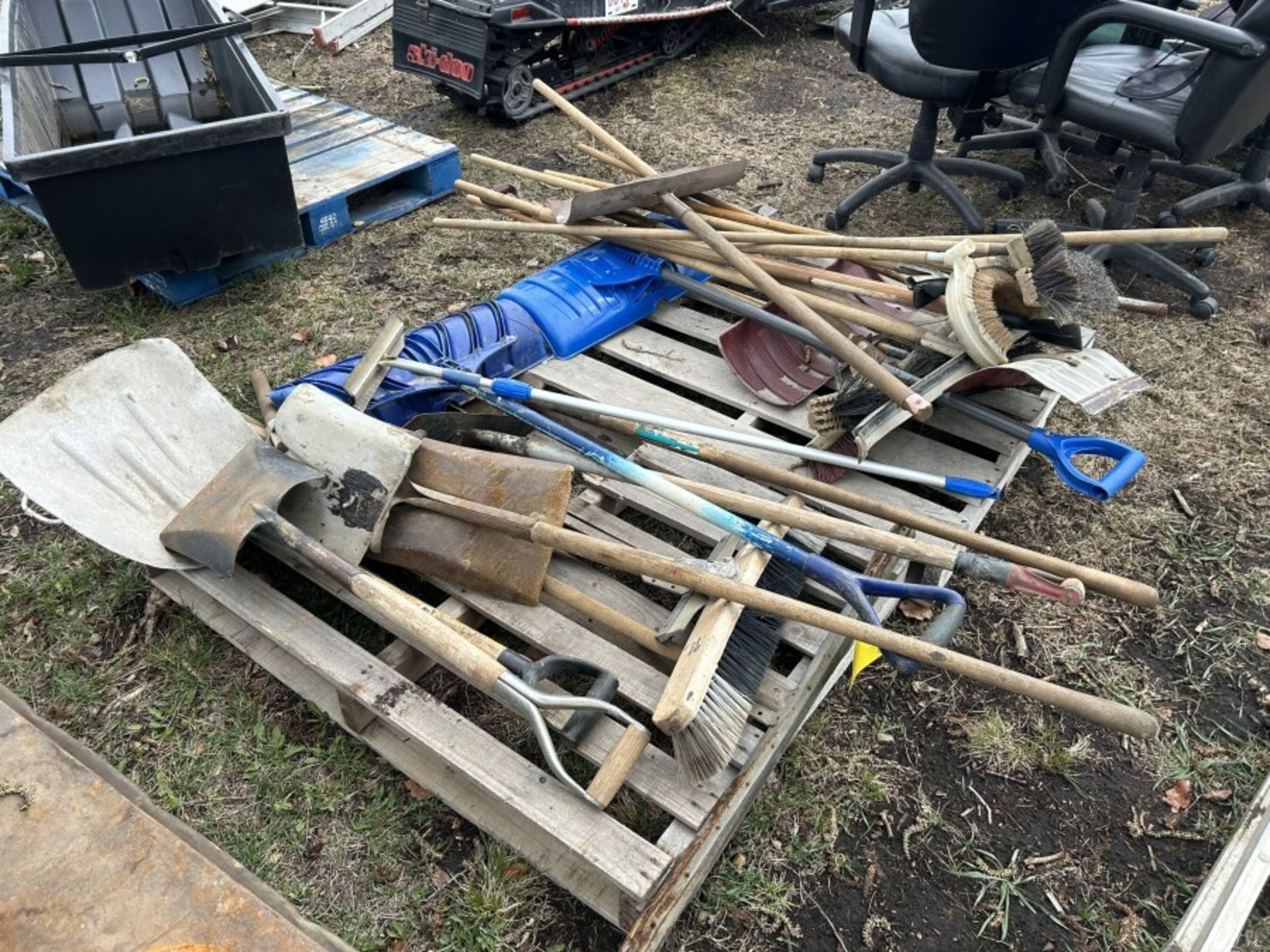 L/O ASSORTED SHOVELS, BROOMS, SQUEEGES, ETC - Image 3 of 4